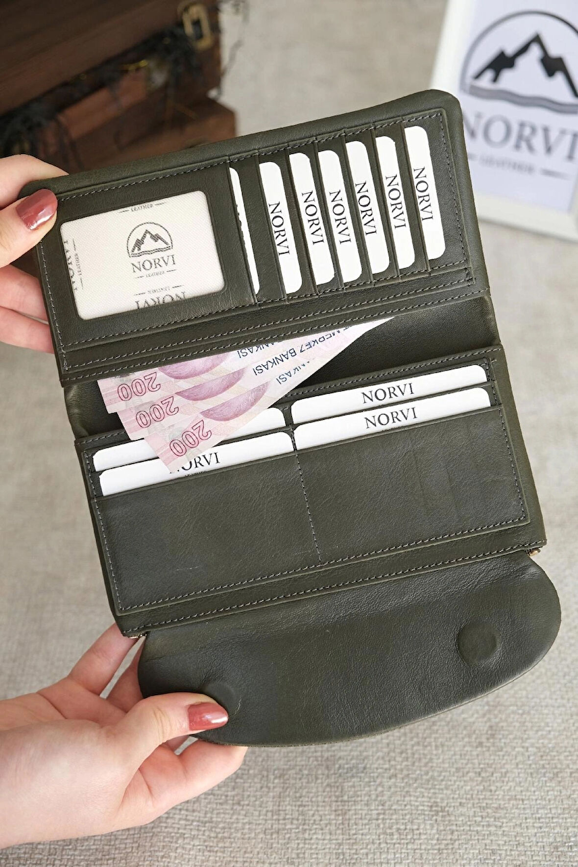 Telefon Bölmeli Hakiki Deri Kadın Cüzdan Parlak Yeşil