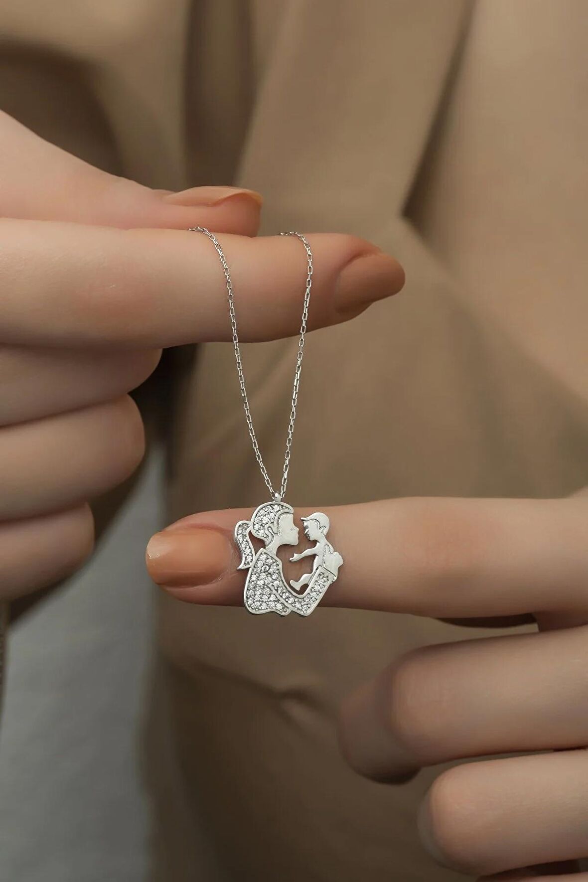 925 Ayar Gümüş Zirkon Taşlı Rodyumlu Anne Bebek Kolye