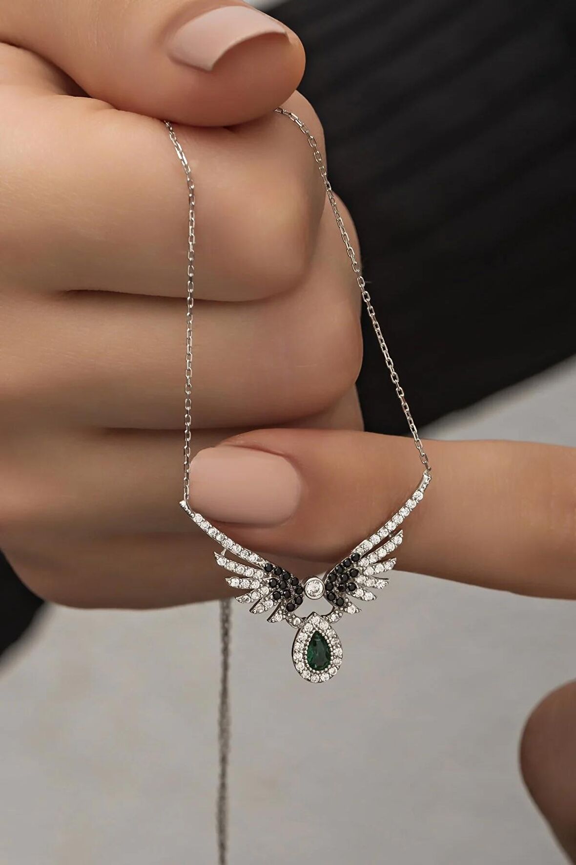925 Ayar Gümüş Yeşil Damla Taşlı Melek Kanadı Kolye
