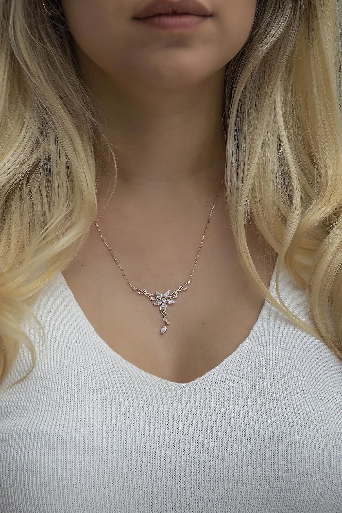 925 Ayar Gümüş Rose Sarmaşık Model Yıldız Detaylı Kolye