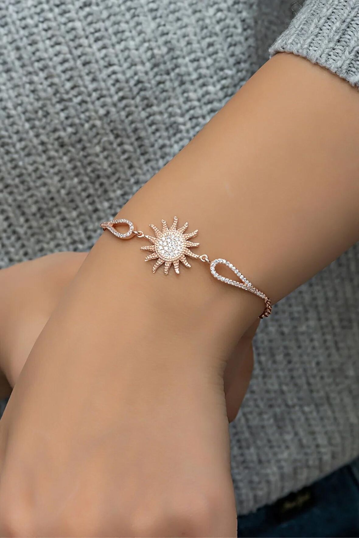 925 Ayar Gümüş Kelepçe Model Zirkon Taşlı Güneş Model Bileklik