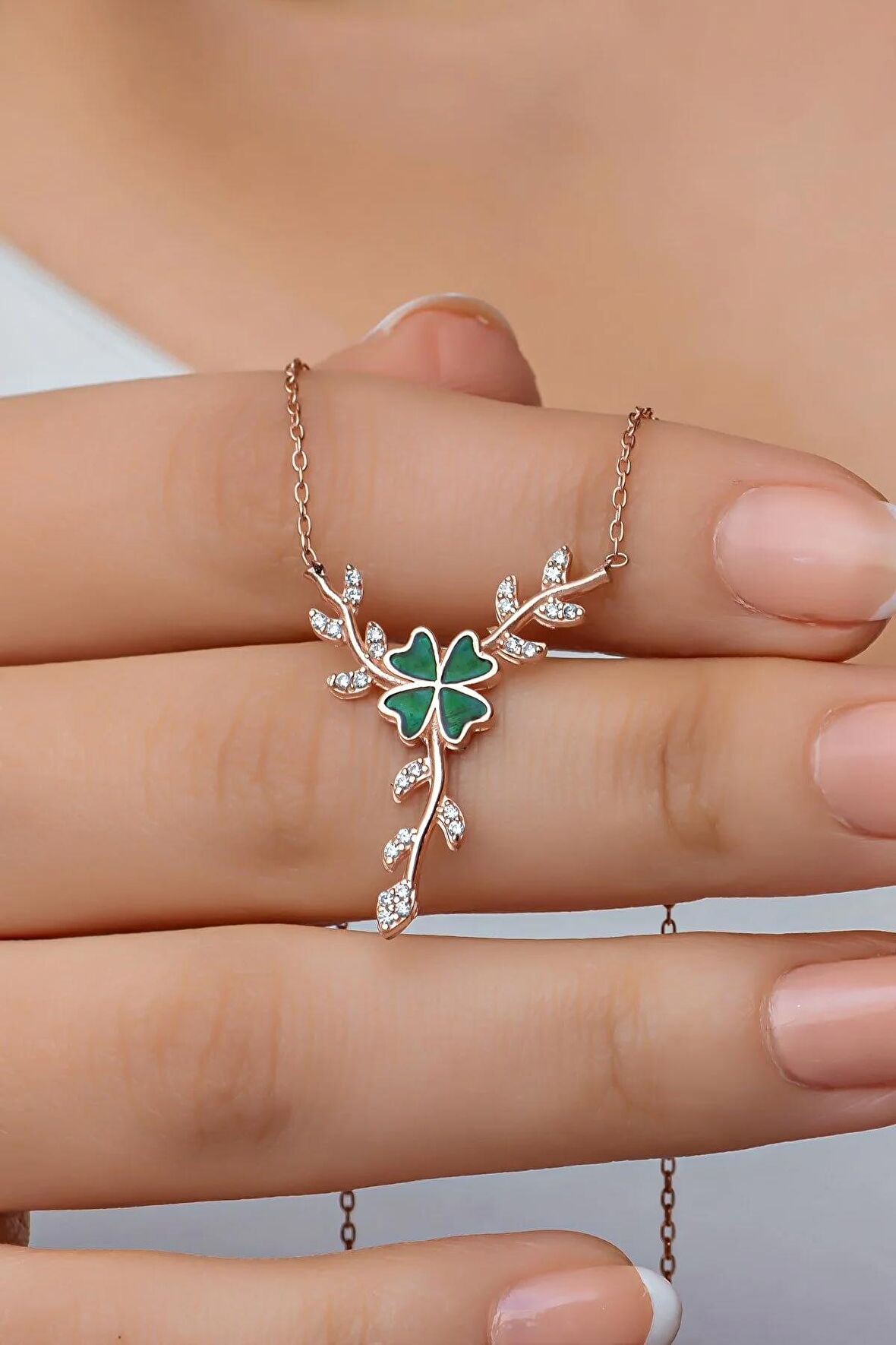 925 Ayar Gümüş Daldaki Yeşil Yonca Kolye