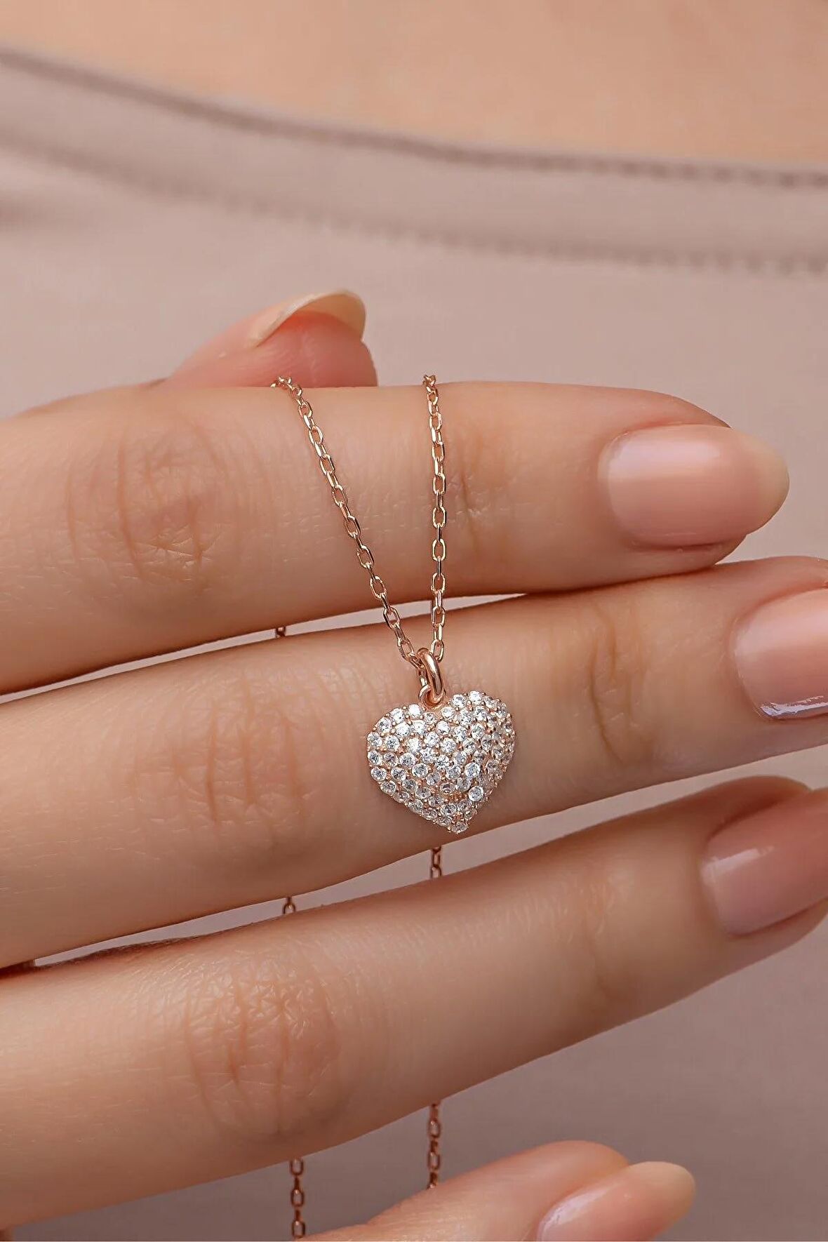 925 Ayar Gümüş Rose Kaplama Zirkon Taşlı Minimal Kalp Kolye