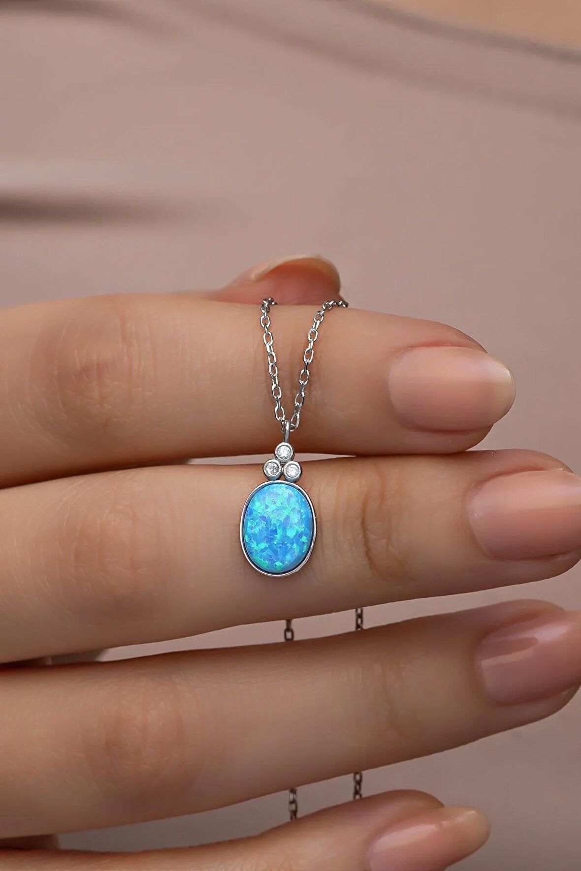 925 Ayar Gümüş Rodyum Kaplama Oval Mavi Opal Taşlı  Kolye