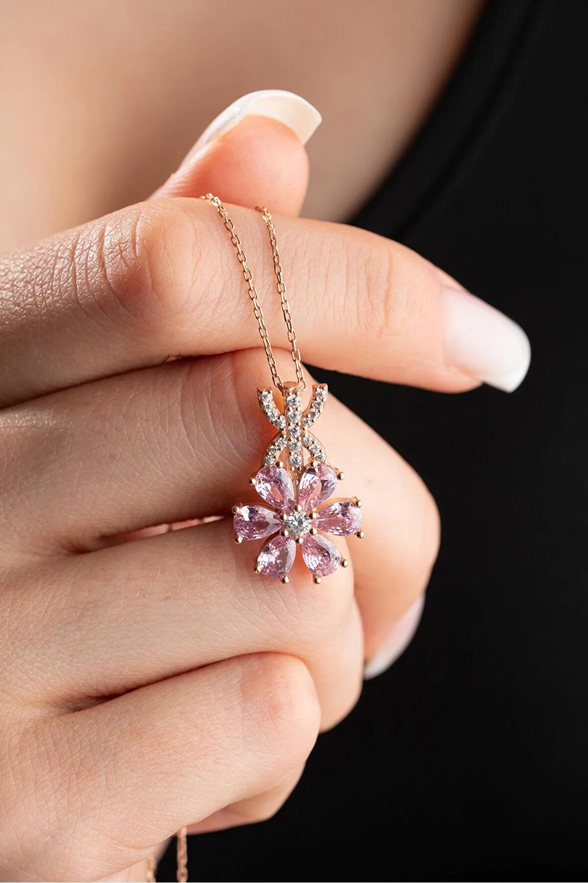 925 Ayar Gümüş Pembe zirkon Taşlı 6 Yapraklı Çiçek Kolye
