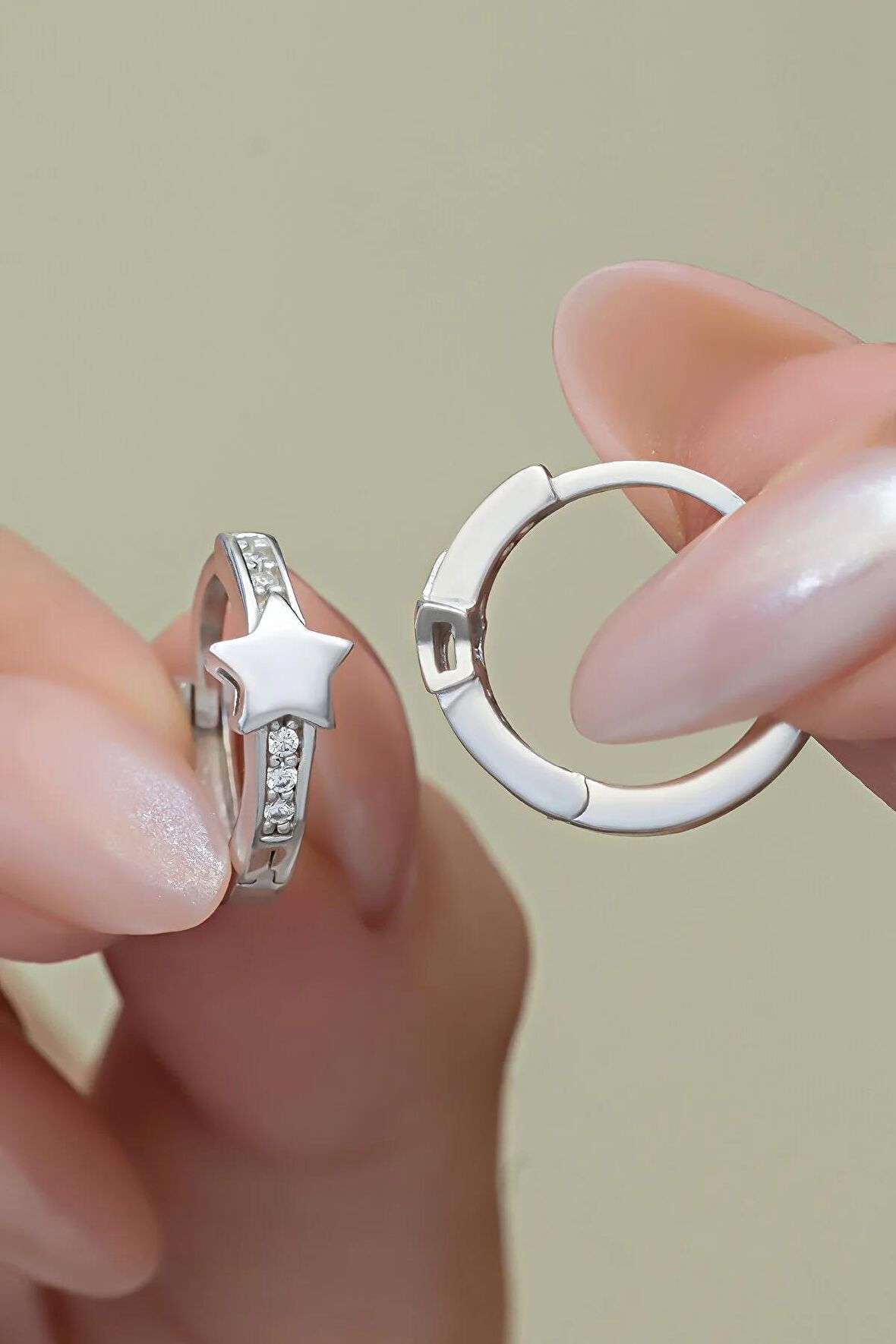 925 Ayar Gümüş Rodyum Kaplama Yıldız Detay 15 mm Halka Küpe