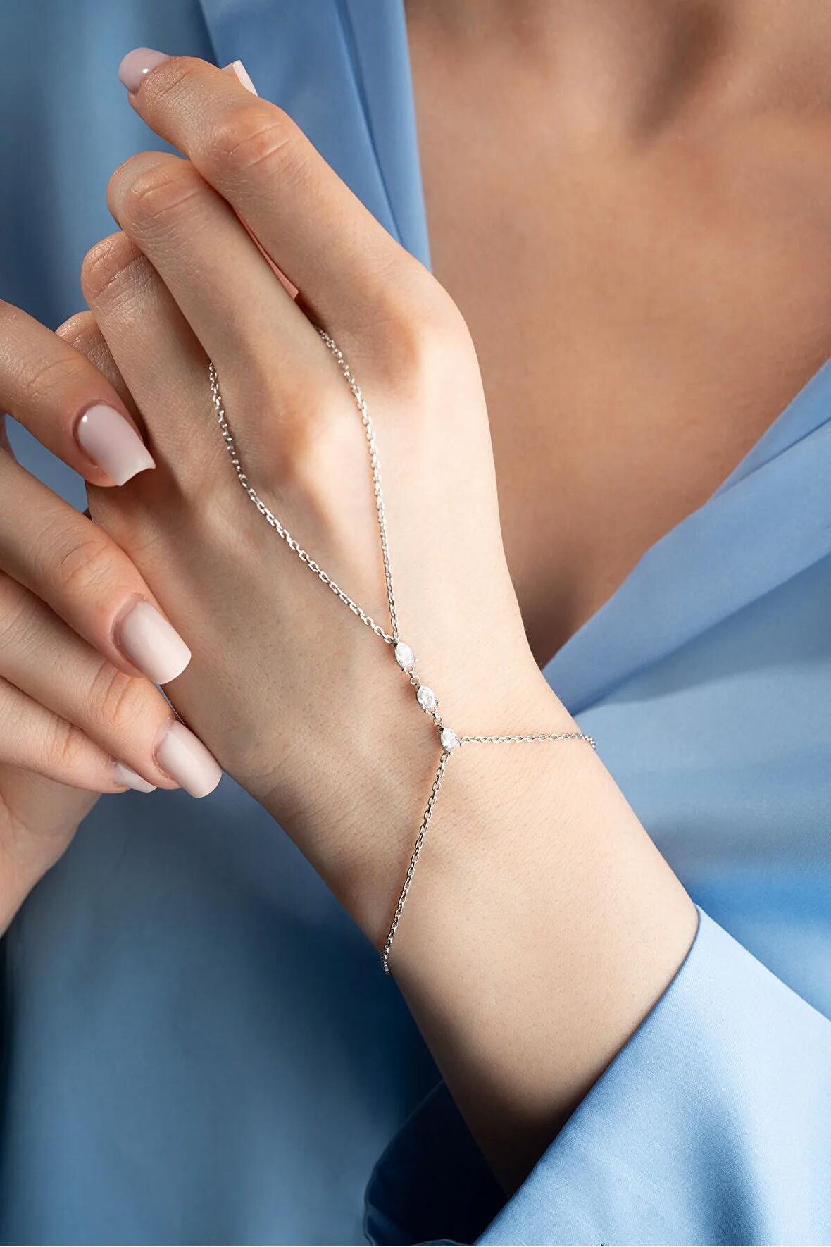 925 Ayar Gümüş Rodyum Kaplama Sıralı Damla Taşlı Model Şahmeran Bileklik 