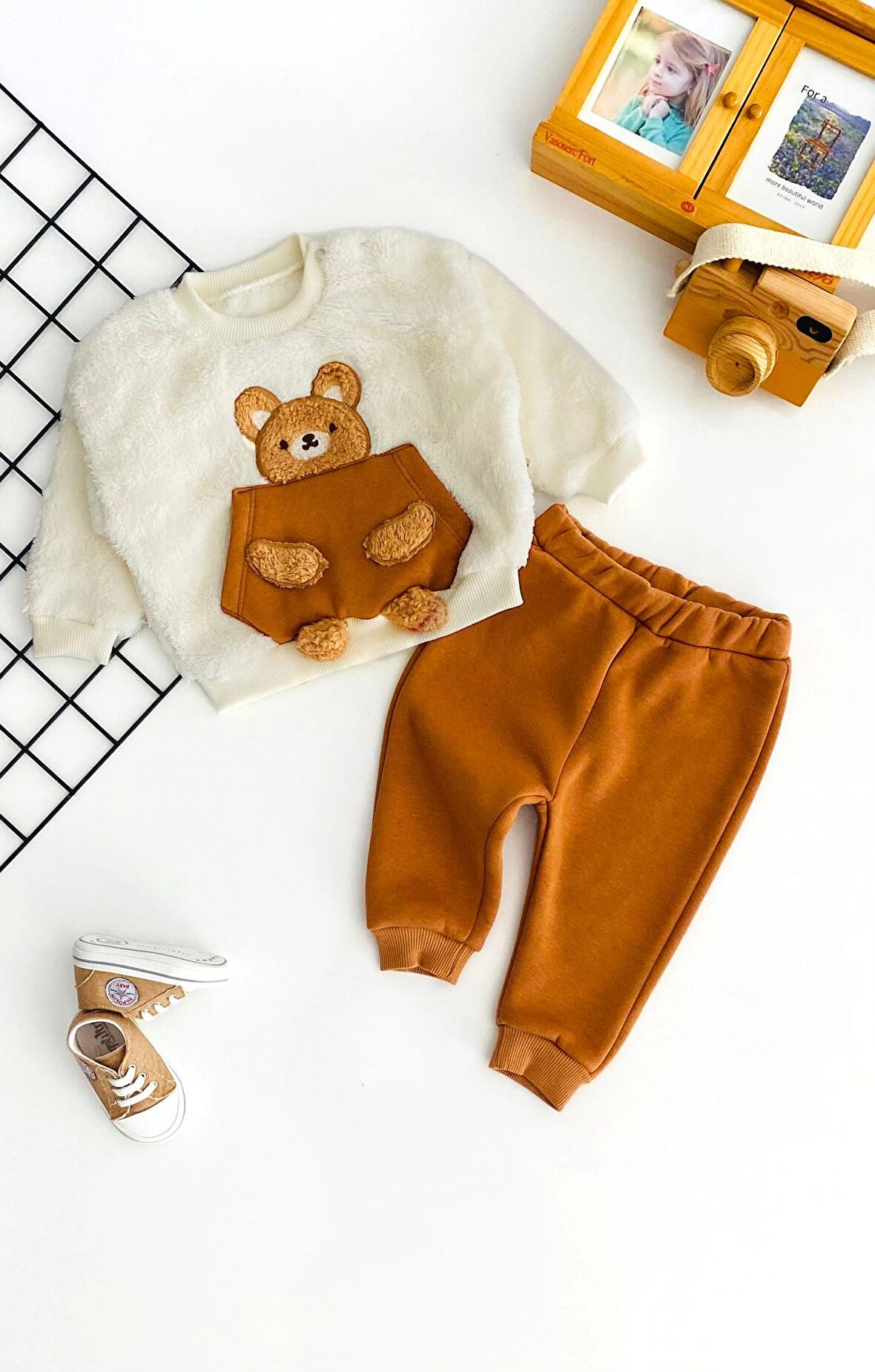 Neşeli Bebekler Ayıcık Nakışlı Üst Welsoft Alt Üç İp Polar Takım Krem