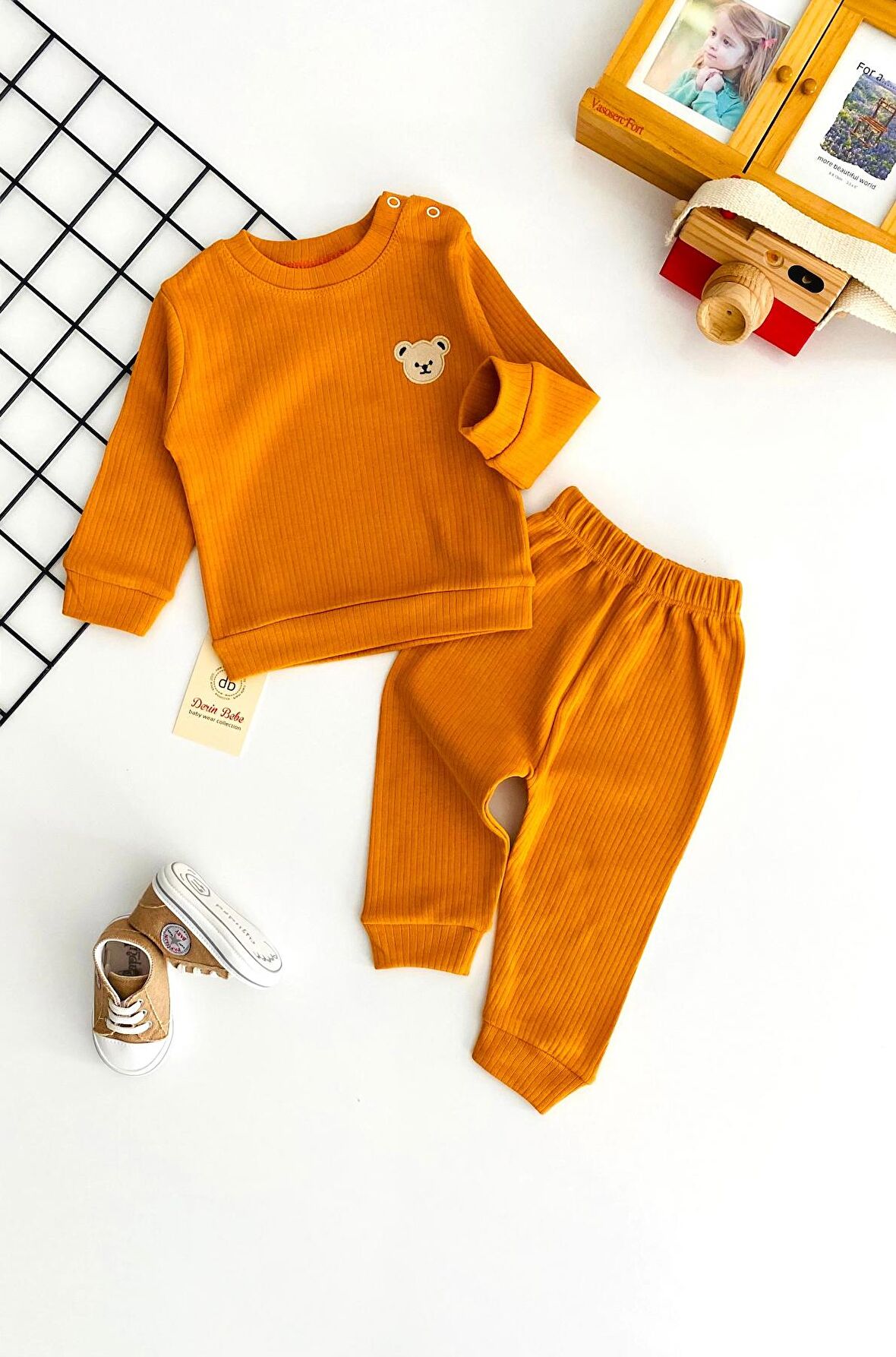 Neşeli Bebekler Ayıcık Nakışlı Raporlu Kumaş Takım Hardal