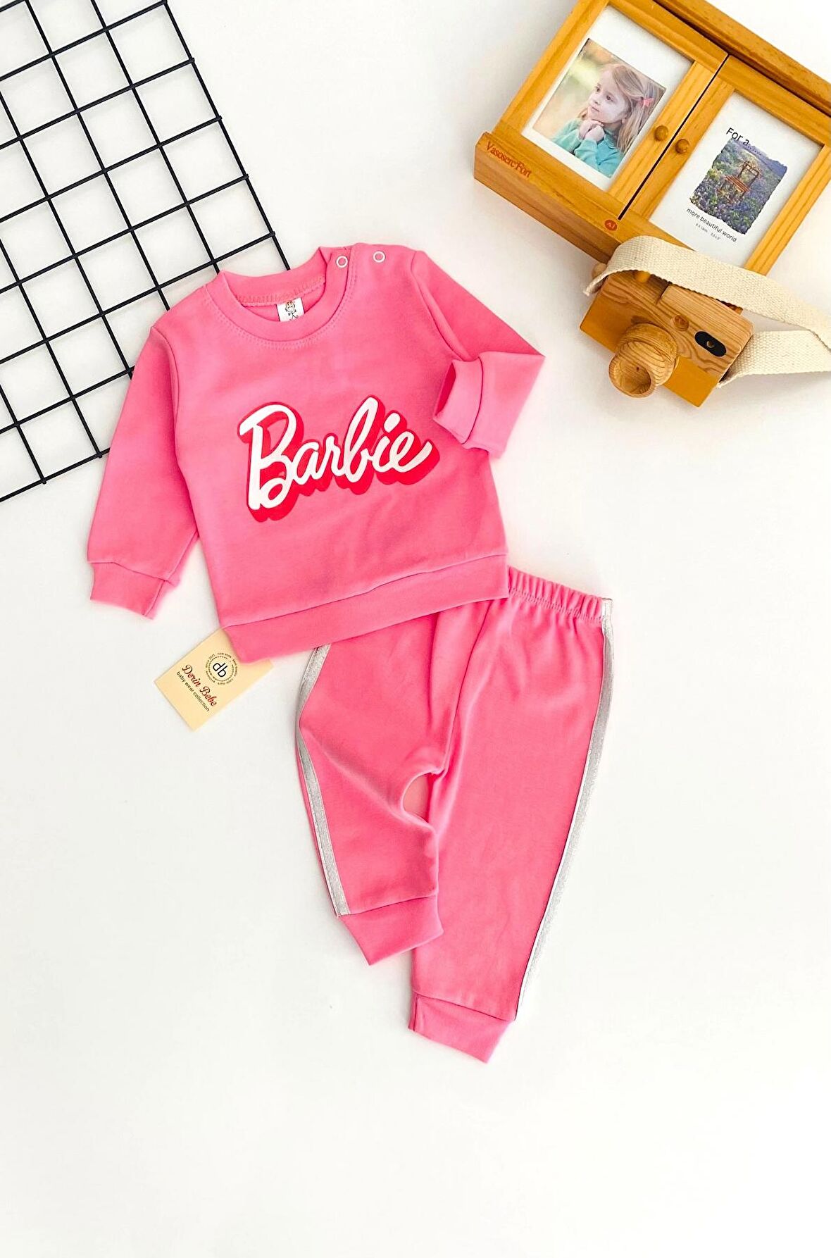 Neşeli Bebekler Barbie Baskılı Desen Parlak Gri Çizgili İki İplik Penye Kumaş Takım Pembe