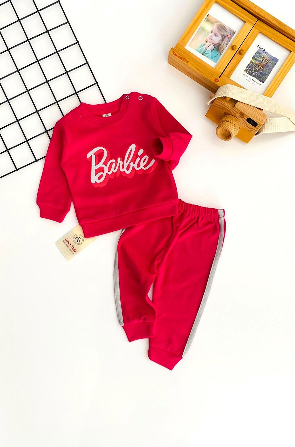 Neşeli Bebekler Barbie Baskılı Desen Parlak Gri Çizgili İki İplik Penye Kumaş Takım Fuşya