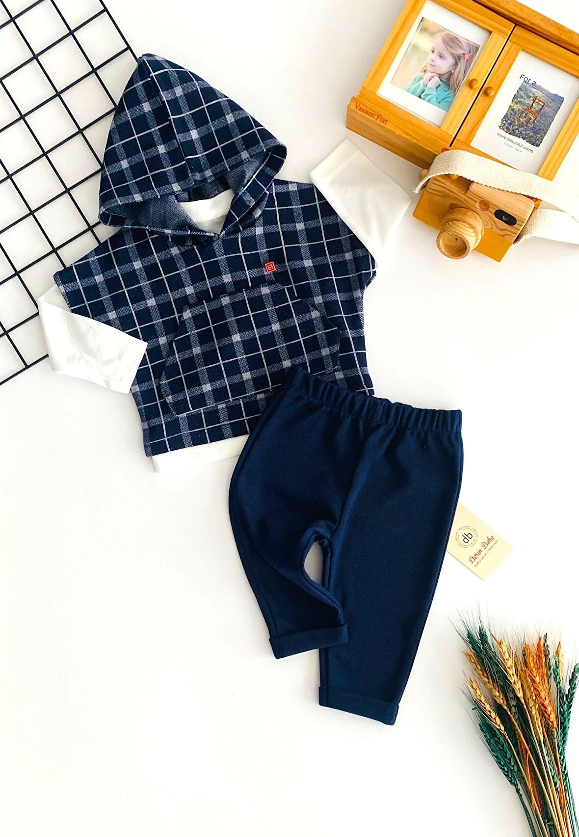 Neşeli Bebekler Kapüşonlu Panço Yelekli Armalı İki İp Kumaş Üçlü Takım Lacivert