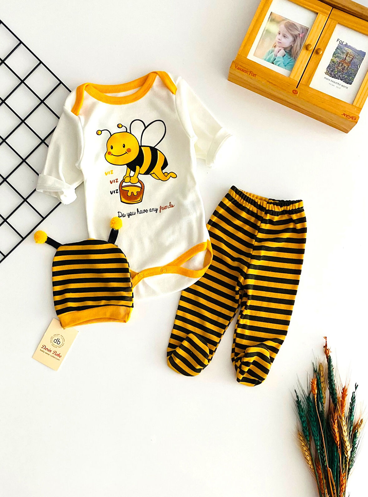 Neşeli Bebekler Arı Baskılı Bereli Ayağı Patikli Üçlü Takım