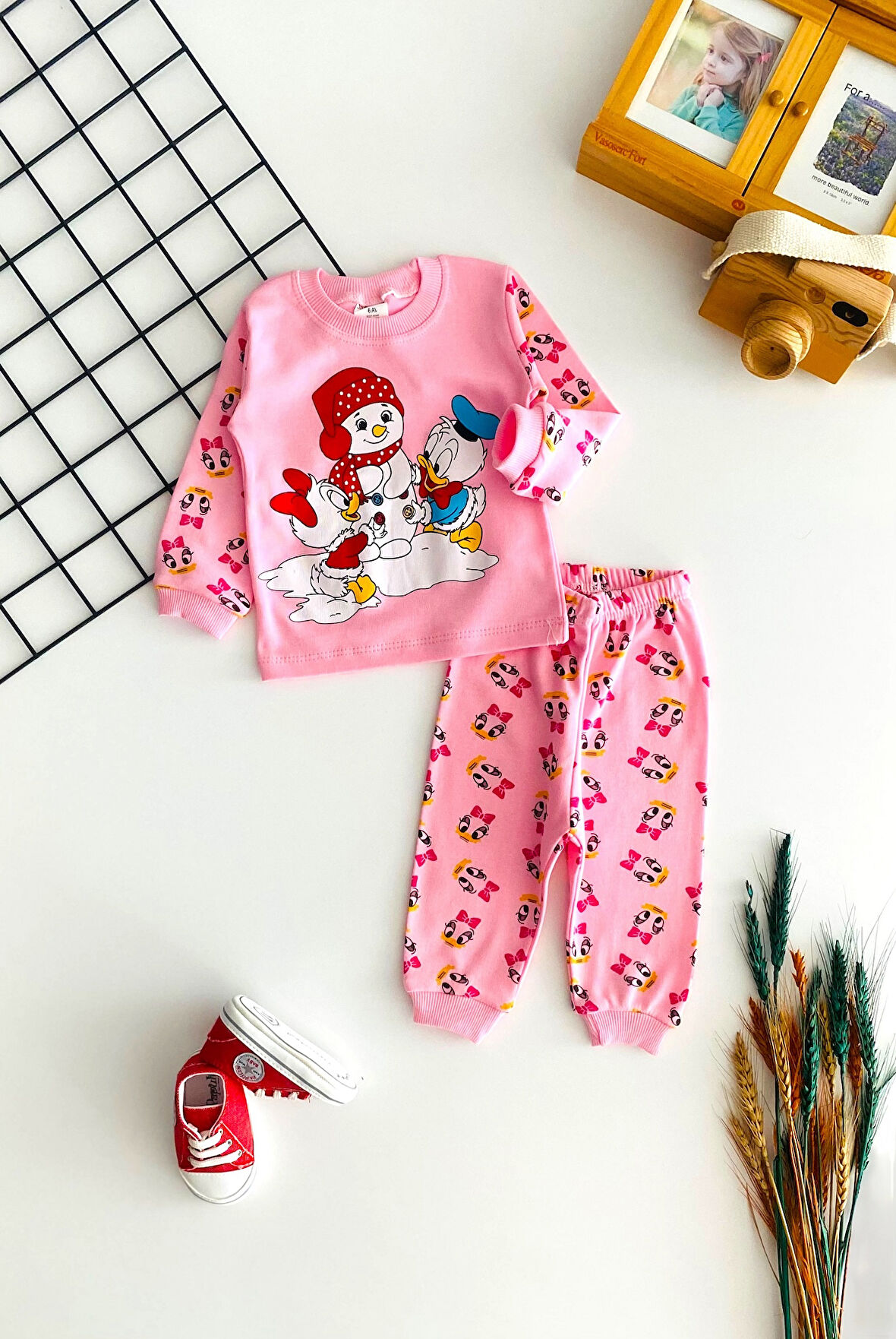Neşeli Bebekler Baby Kardan Adamlı Baby Duck & Baby Daisy Duck Baskılı Pijama Takım Pembe