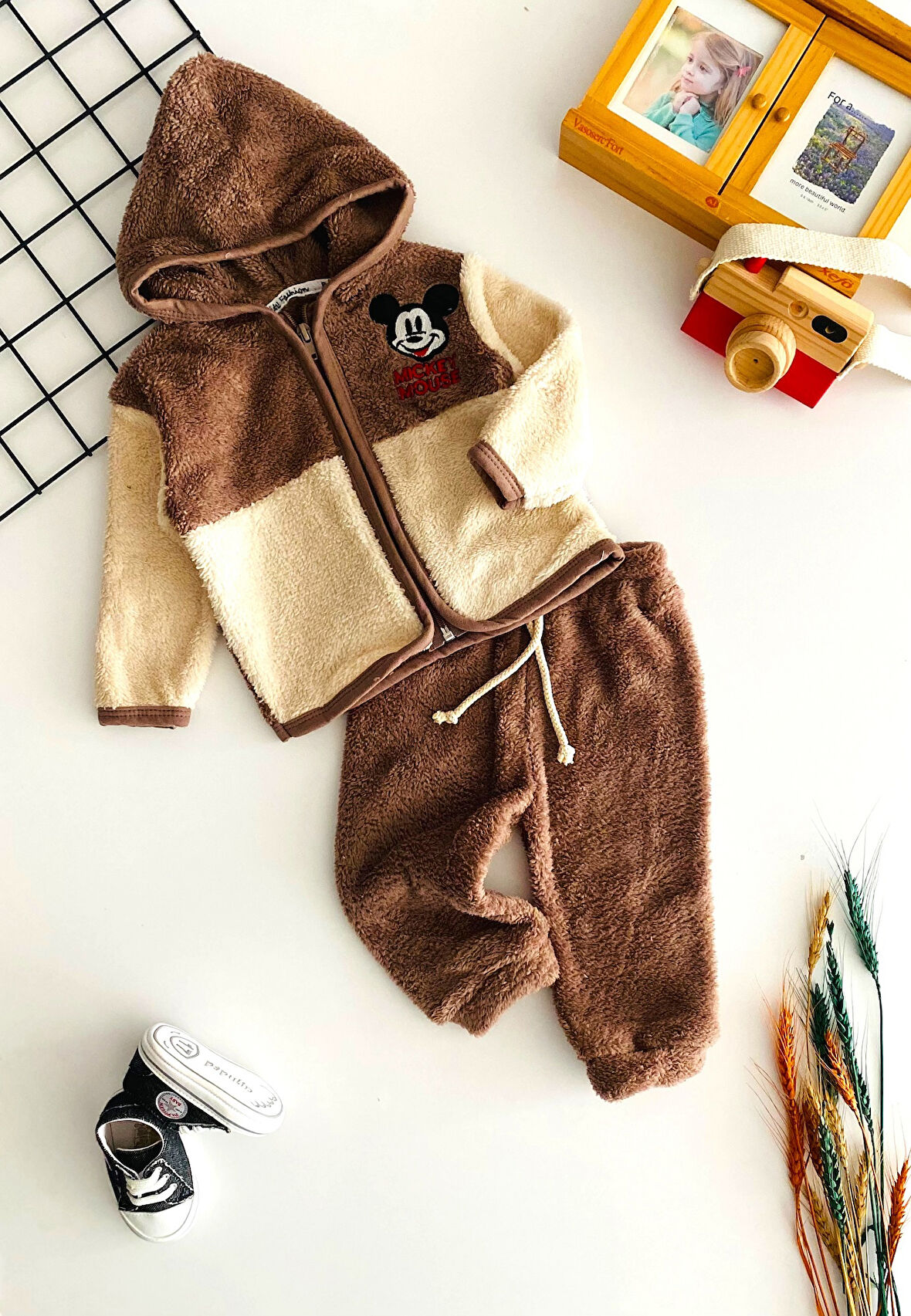 Neşeli Bebekler Mickey Kabartma Desen Welsoft Takım Kahve