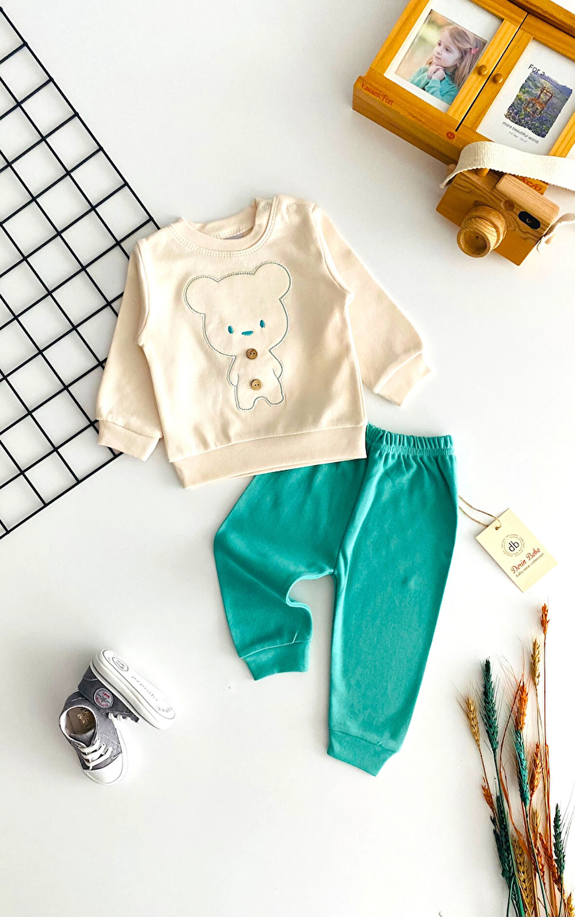 Neşeli Bebekler Ayıcık Nakışlı Düğmeli Desenli Yakadan Çıtçıtlı Mevsmlik Takım Yeşil