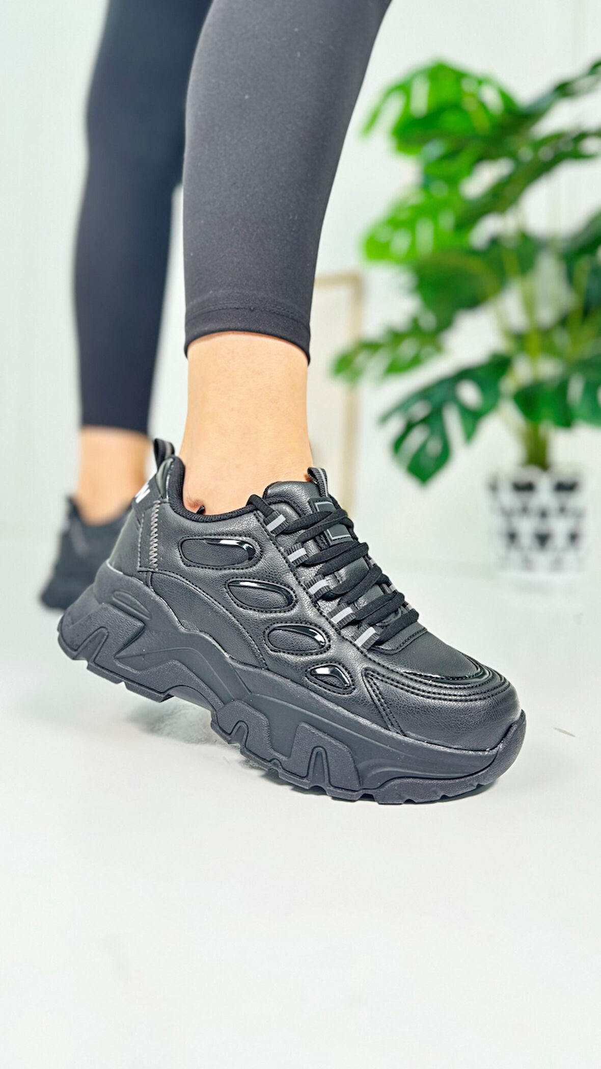 Günlük Kadın Sneaker Bağcıklı Yüksek Kalın Tabanlı Oval Burunlu Rahat Hafif Spor Ayakkabı 1001