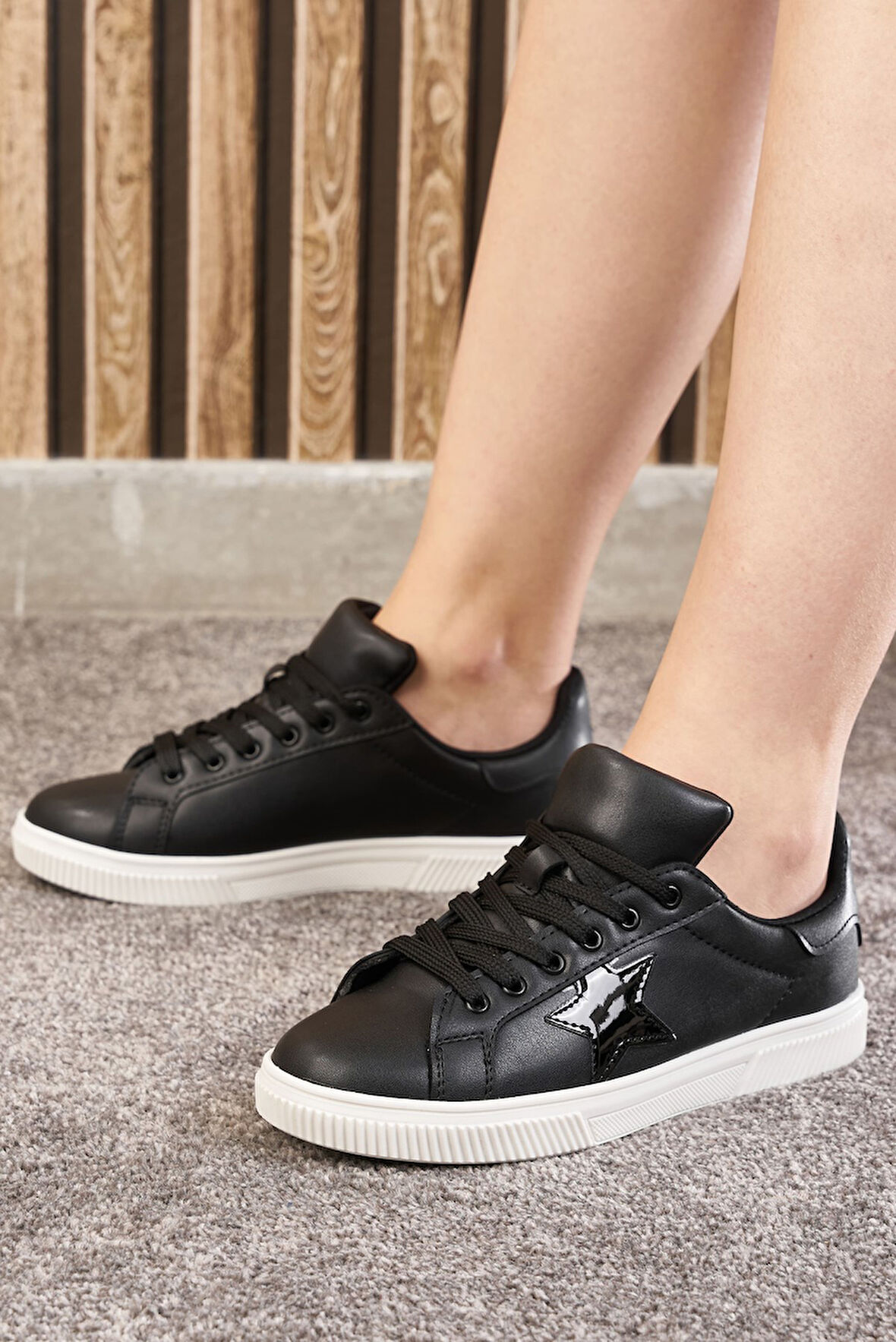 Günlük Kadın Sneaker Bağcıklı Yıldız Detaylı Tırtıklı Taban Oval Burunlu Rahat Spor Ayakkabı 602