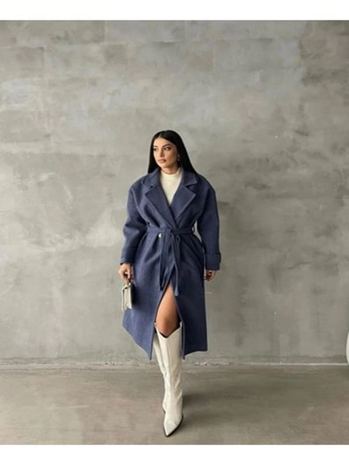 Mavi Oversize Geniş Kesim Kuşaklı Kol Manşetli Premium Uzun Kaşe Kaban - Şık ve Zamansız Kış Stili