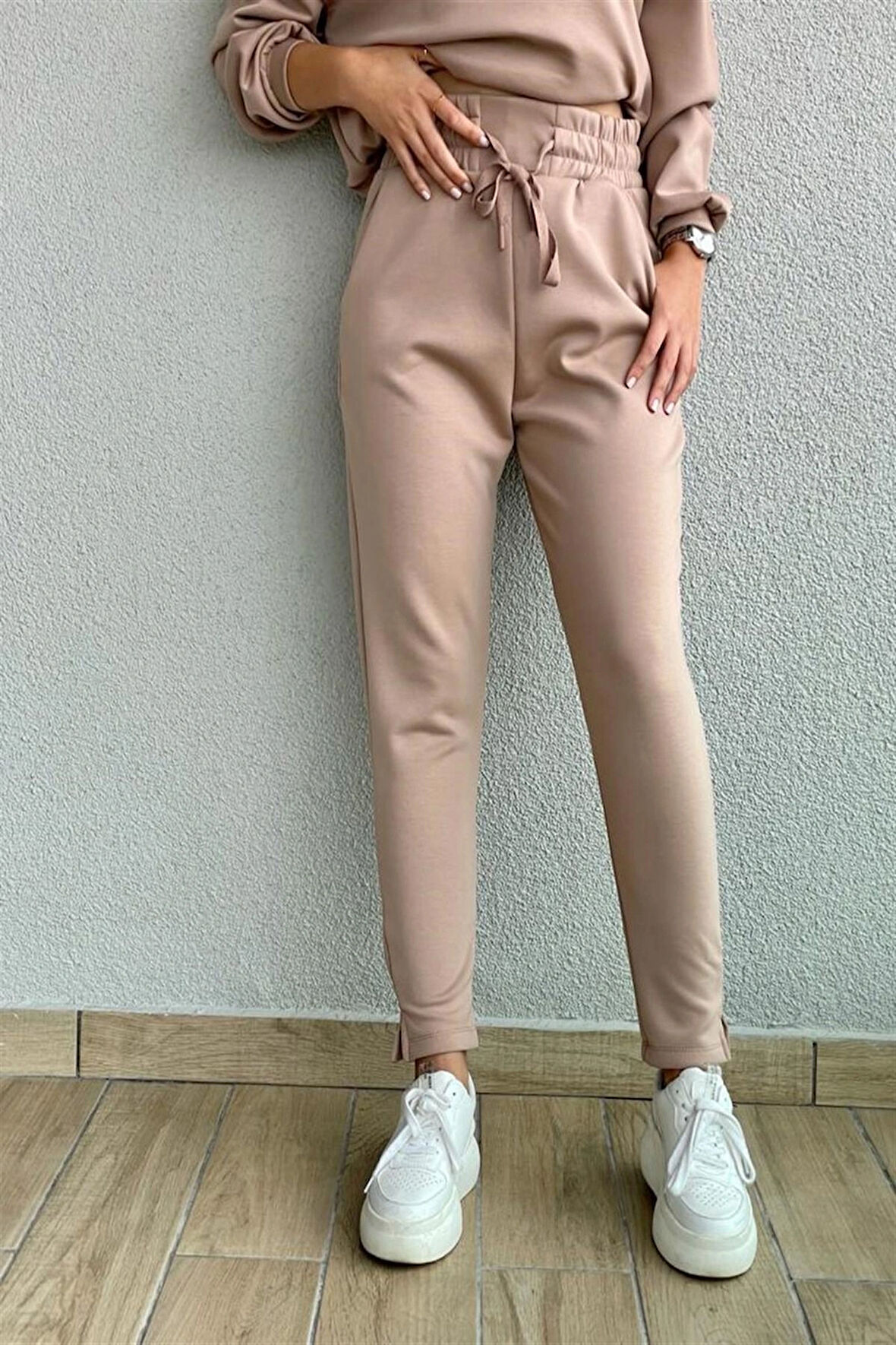 Kadın Yüksek Bel Jogger Alt Eşofman – Yumuşak Kumaş, Rahat Kesim, Modern Tasarım