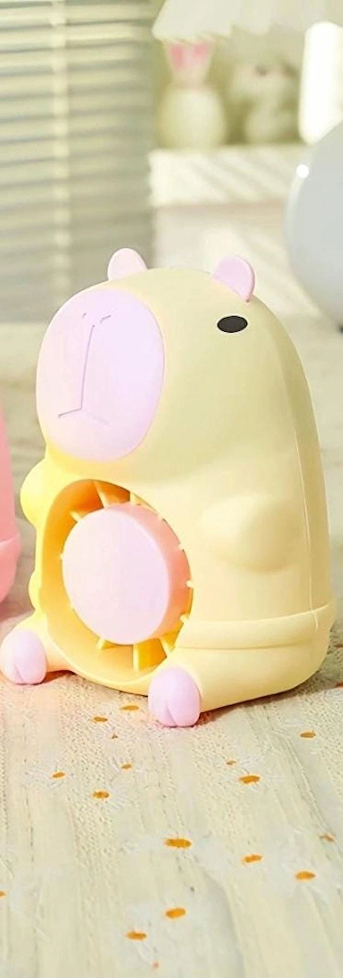 MASAÜSTÜ ŞARZLI ÖZEL FİGÜRLÜ SARI RENK IŞIKLI FAN