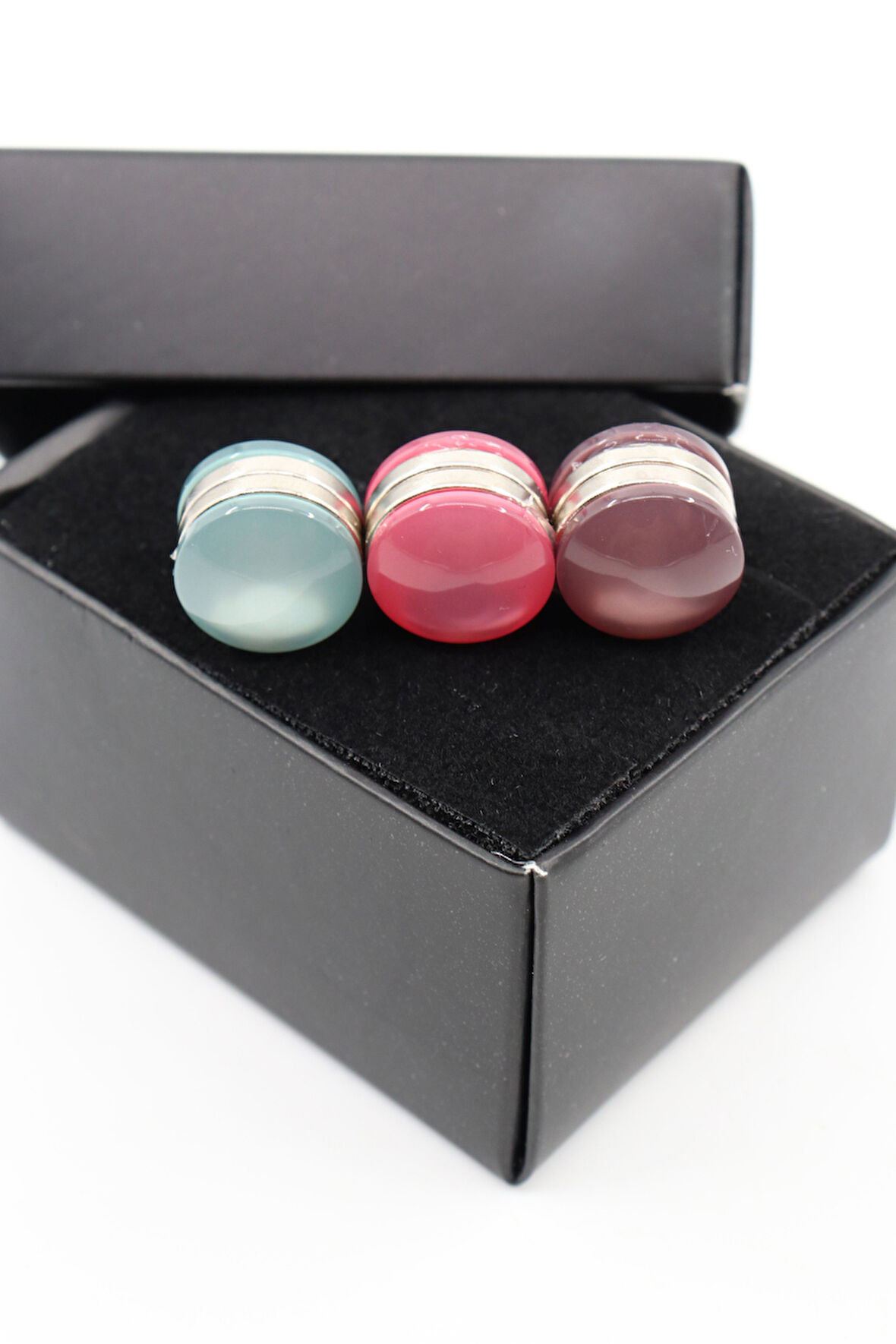 Eşarp mıknatısı. Şal mıknatısı. Türban mıknatısı. Başörtü mıknatısı. Mıknatıslı eşarp klipsi.