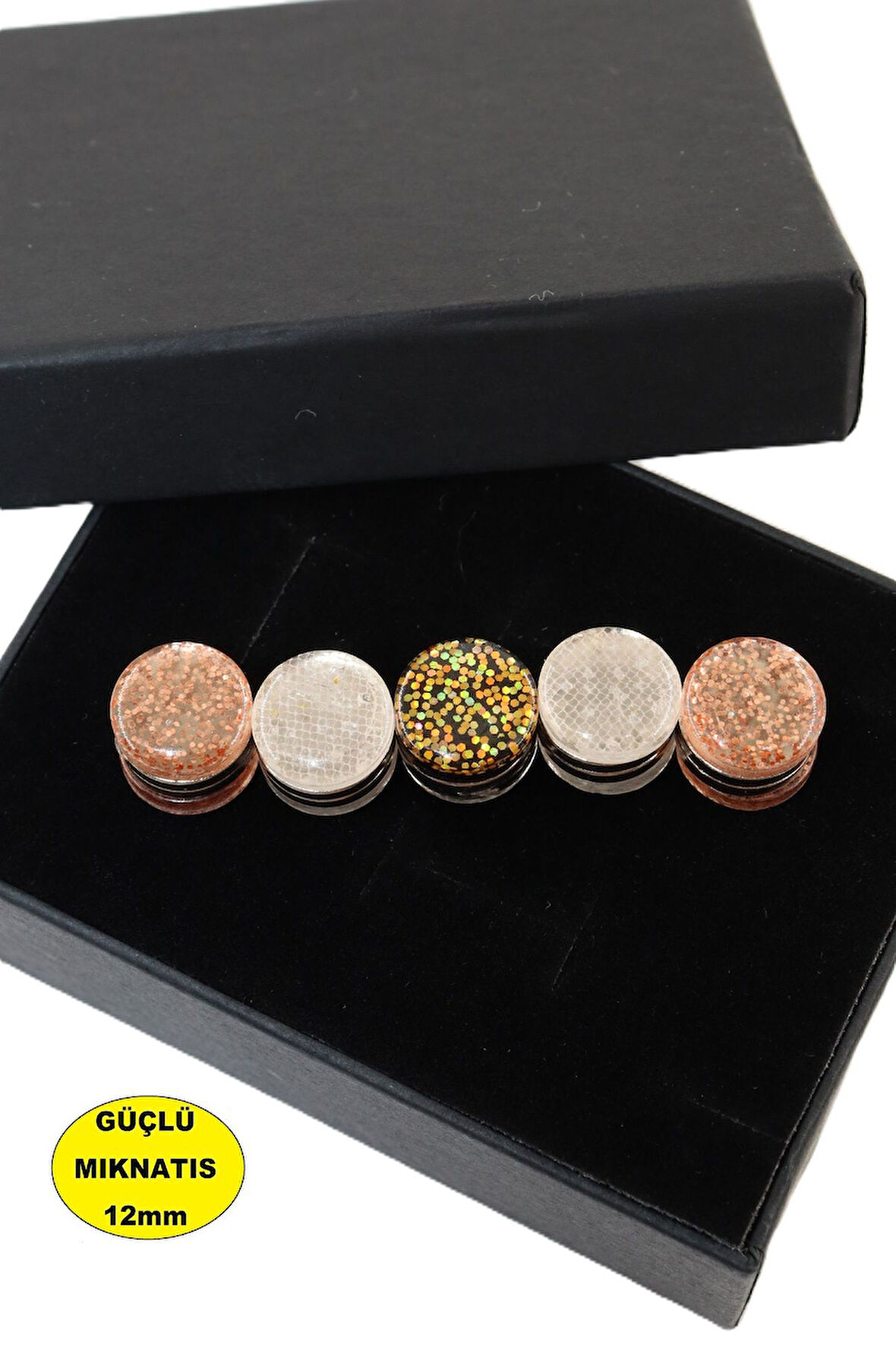 Eşarp mıknatısı. Şal mıknatısı. Türban mıknatısı. Başörtü mıknatısı. Mıknatıslı eşarp klipsi.