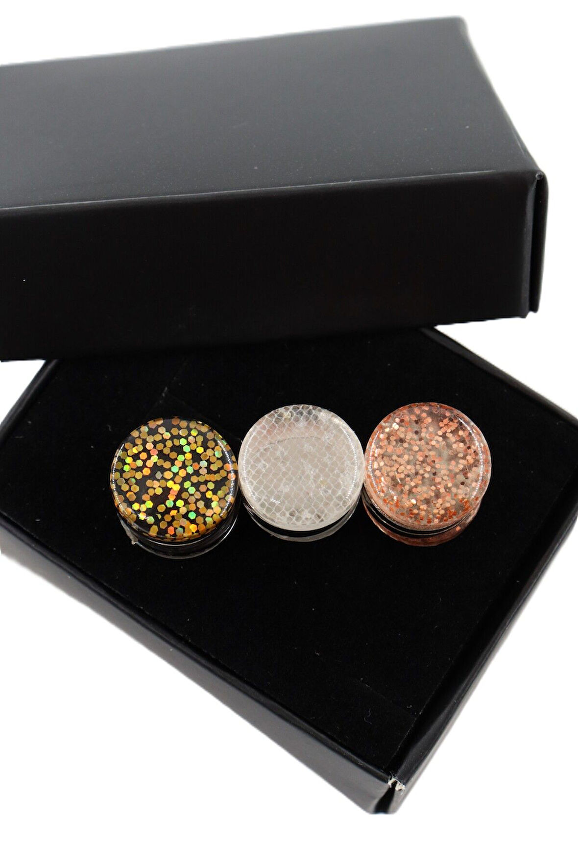 Eşarp mıknatısı. Şal mıknatısı. Türban mıknatısı. Başörtü mıknatısı. Mıknatıslı eşarp klipsi.