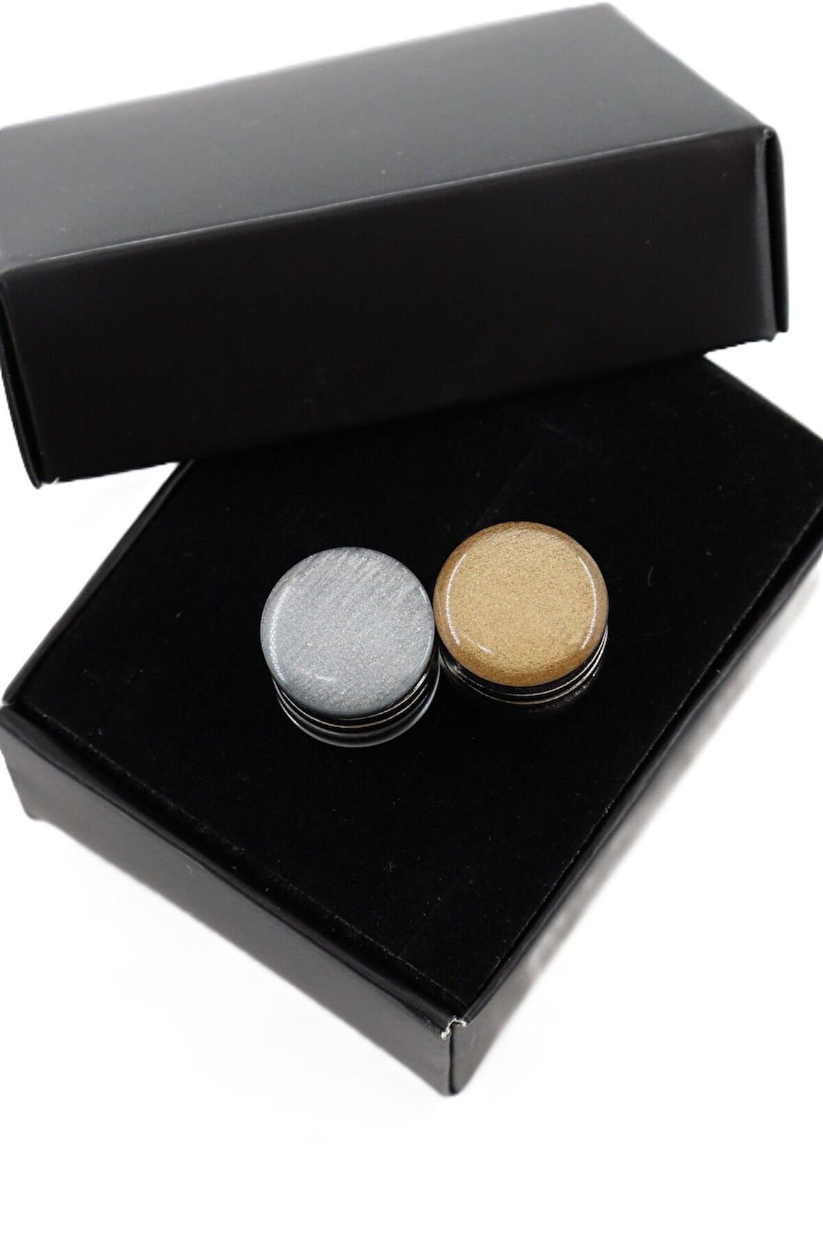 Eşarp mıknatısı. Şal mıknatısı. Türban mıknatısı. Başörtü mıknatısı. Mıknatıslı eşarp klipsi.