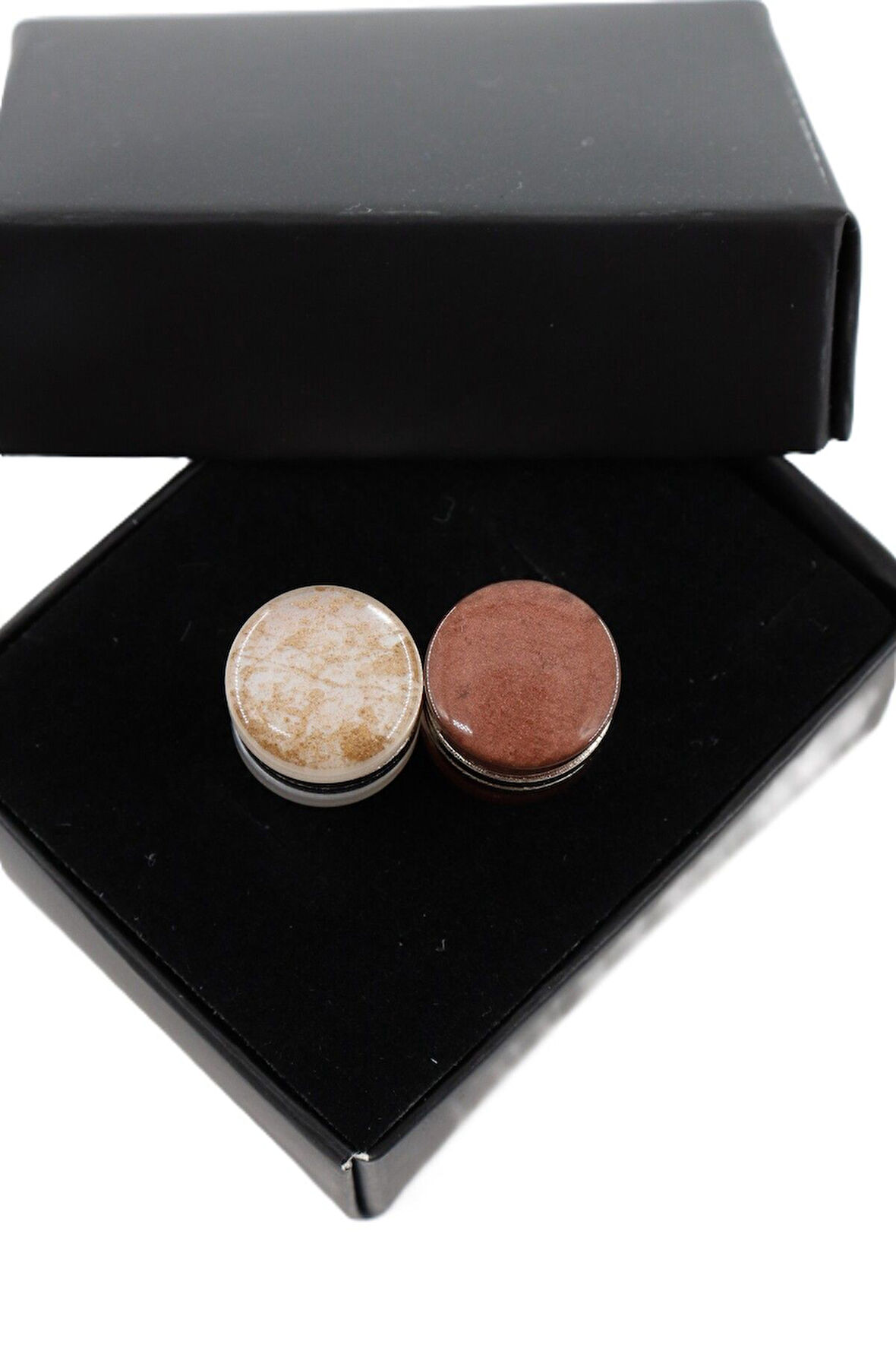 Eşarp mıknatısı. Şal mıknatısı. Türban mıknatısı. Başörtü mıknatısı. Mıknatıslı eşarp klipsi.