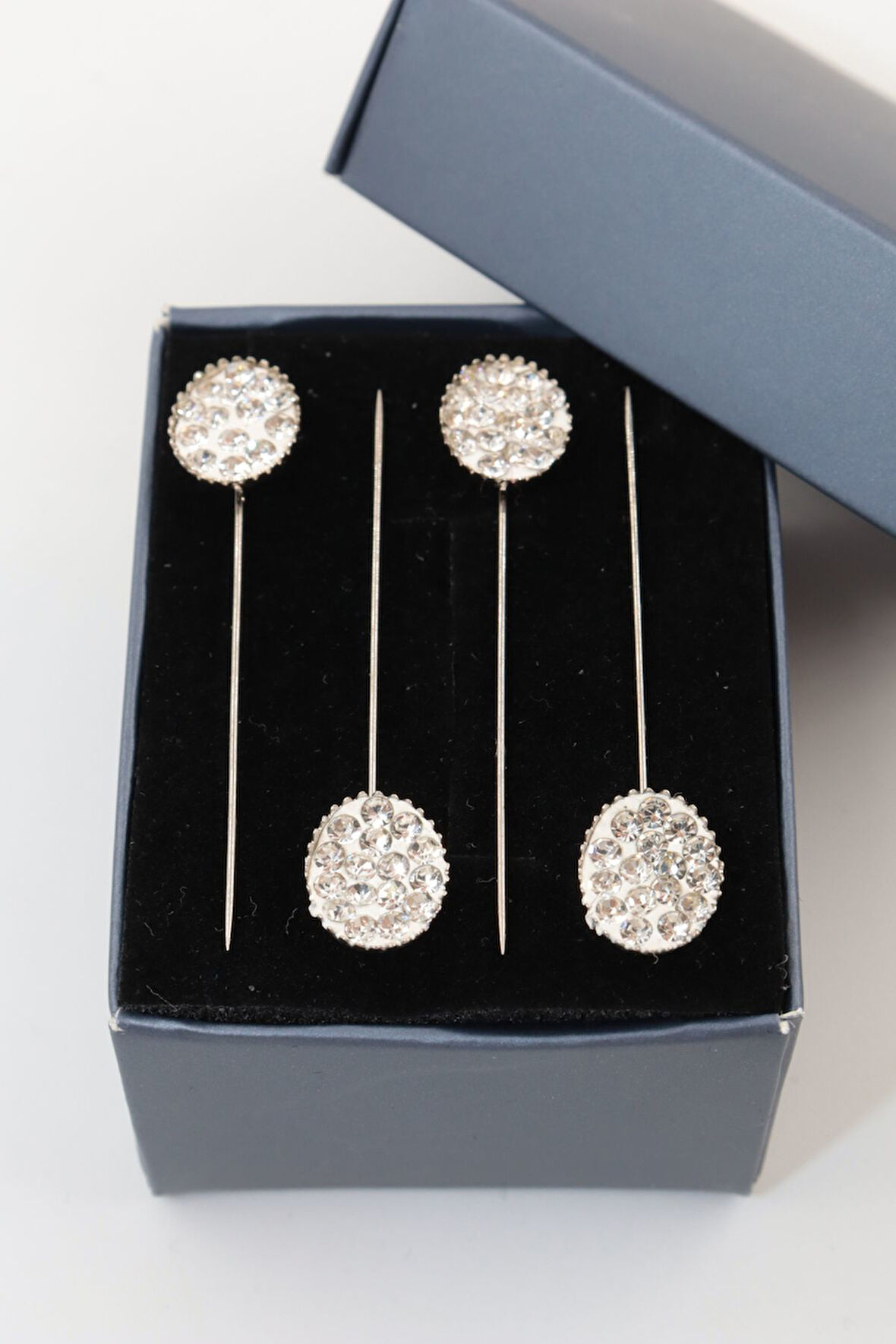 4lü Kristal Taşlı Beyaz Eşarp Iğnesi. Şal Iğnesi. Türban Iğnesi. Başörtü Iğnesi. Eşarp Ve Şal Iğnesi