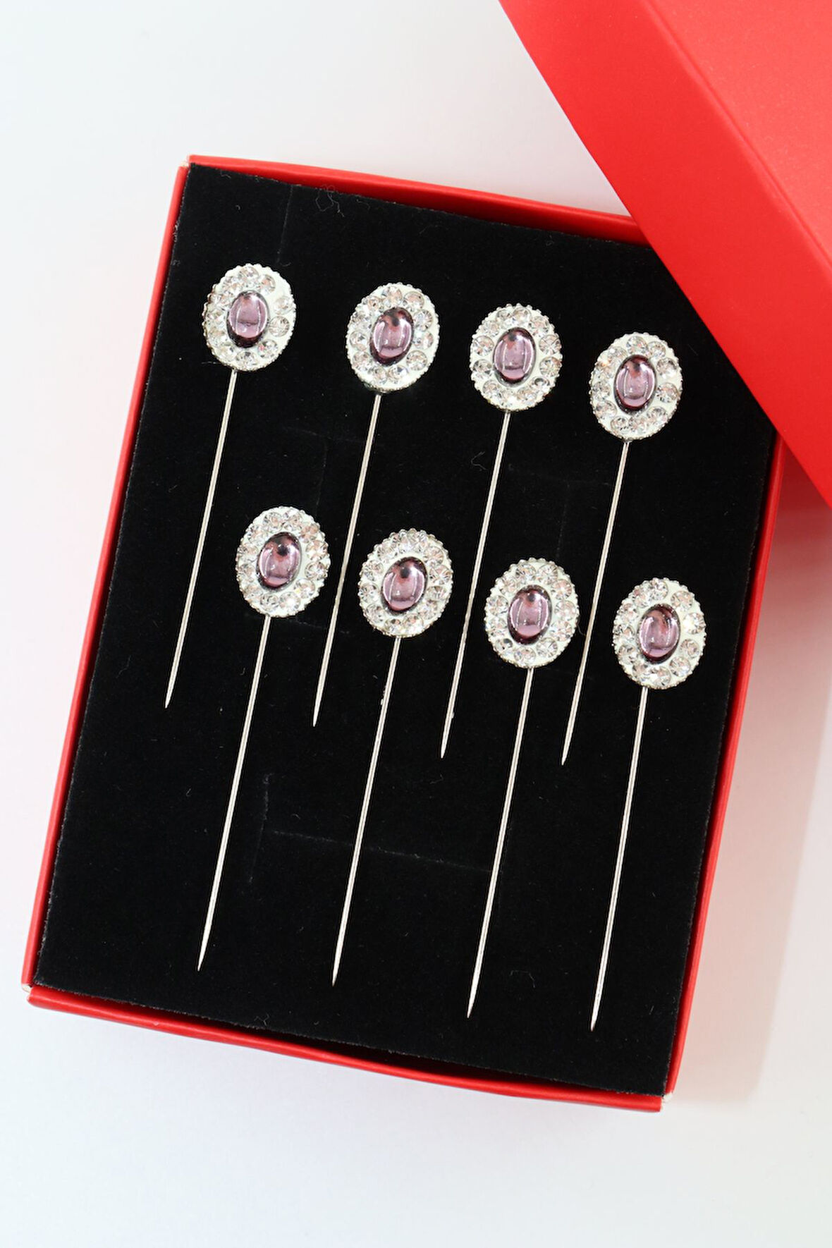 8’li Mor kristal taşlı eşarp iğnesi. Şal iğnesi. Türban iğnesi. Başörtü iğnesi. Eşarp ve şal iğnesi