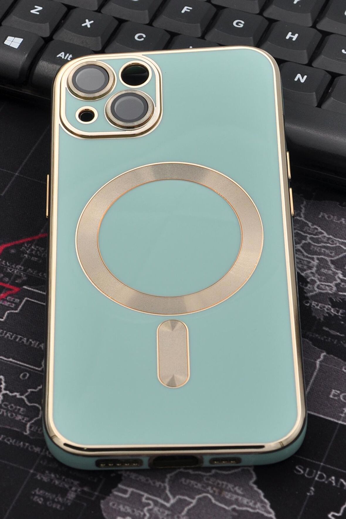 iPhone 14 Plus Uyumlu MagSafe Özellikli Lens Korumalı Renkli Kılıf Mint Yeşili