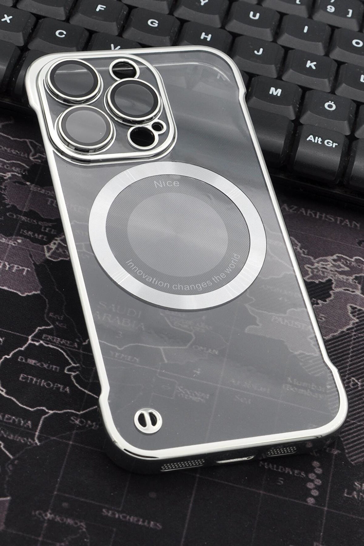iPhone 14 Pro Max Uyumlu Gümüş Gri Silver Renkli İnce Kenarlı Şeffaf Sert Kapak Kılıf