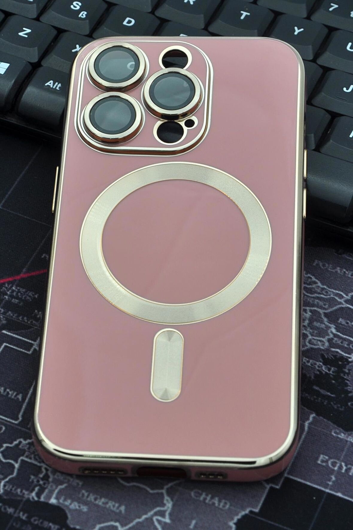 iPhone 14 Pro Max Uyumlu MagSafe Özellikli Lens Korumalı Lazerli Renkli Kılıf Pudra Pembe