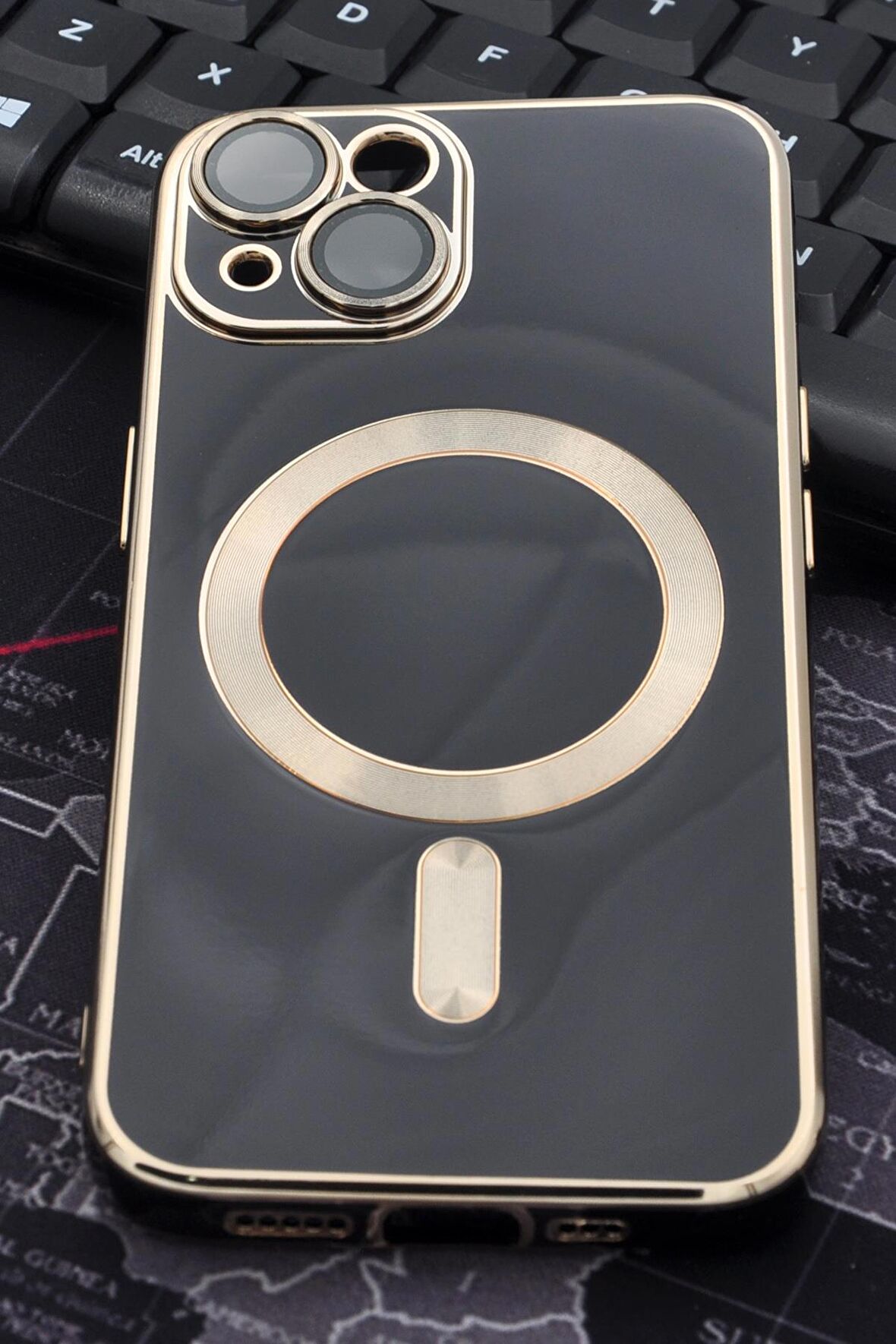 iPhone 14 Uyumlu MagSafe Özellikli Lens Korumalı Renkli Kılıf Siyah