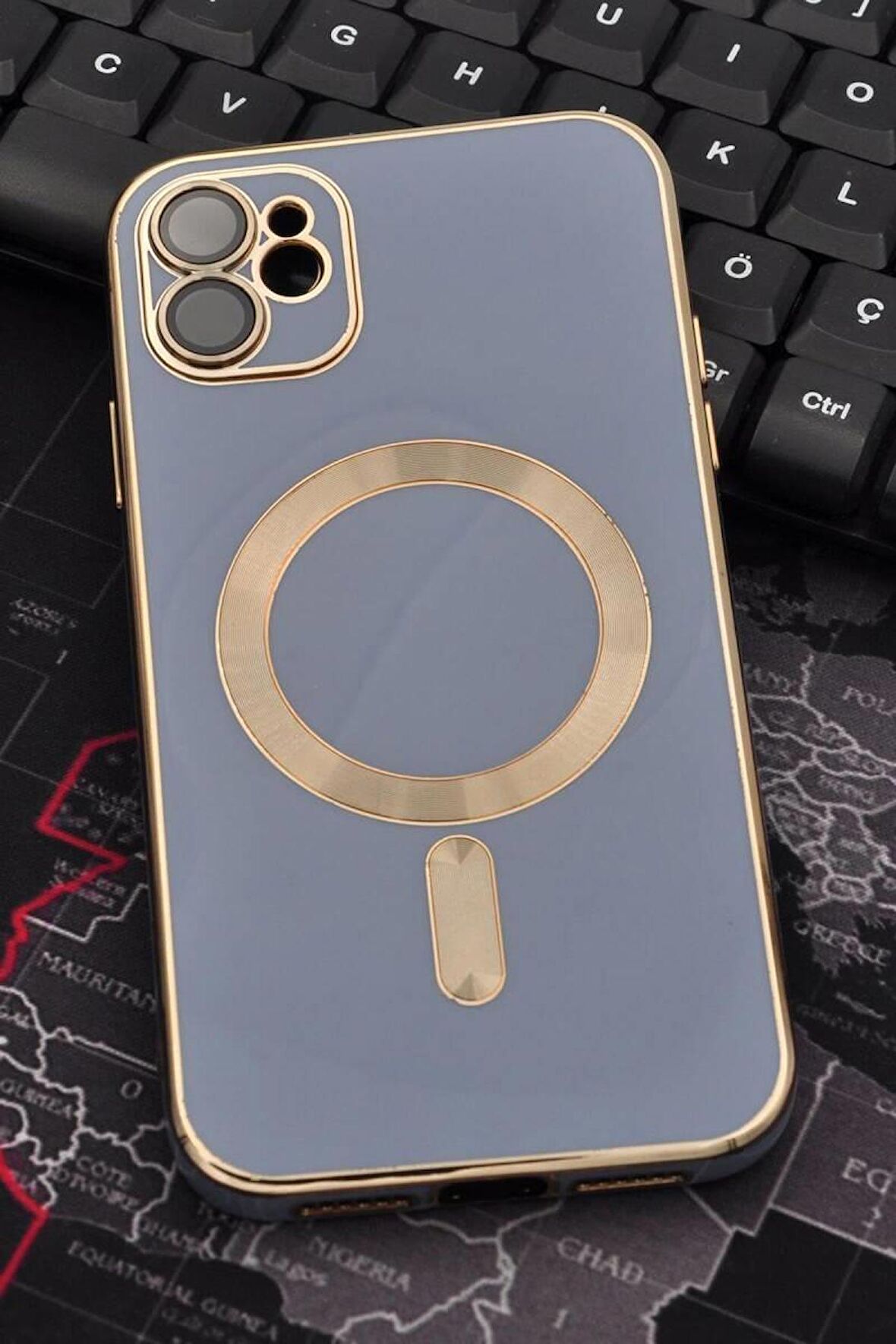 iPhone 11 Uyumlu MagSafe Özellikli Lens Korumalı Lazerli Renkli Kılıf Mavi