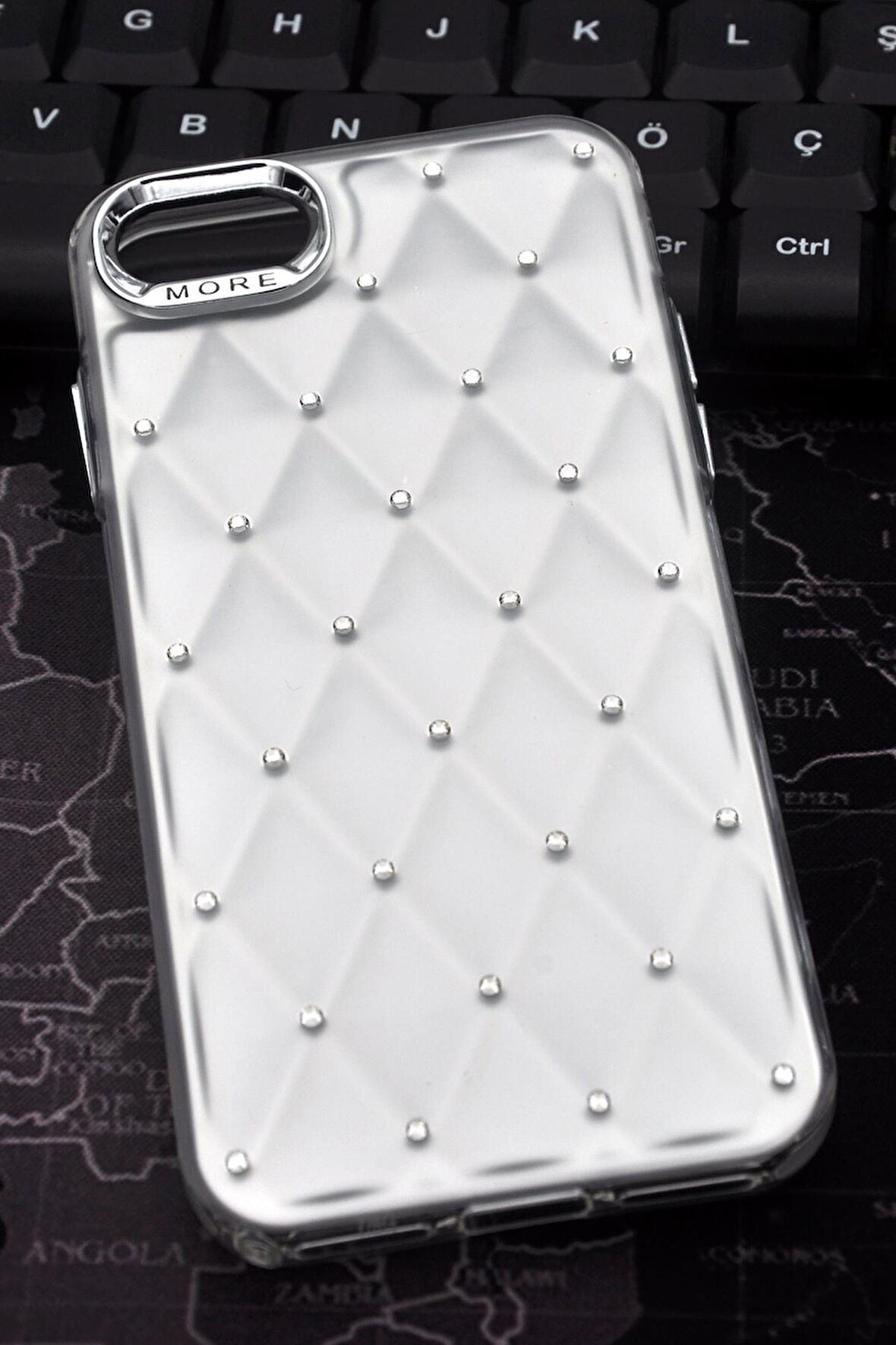 iPhone 7 / 8 Uyumlu Baklava Desenli Pırlanta Taşlı Sert Kapak Kılıf Beyaz