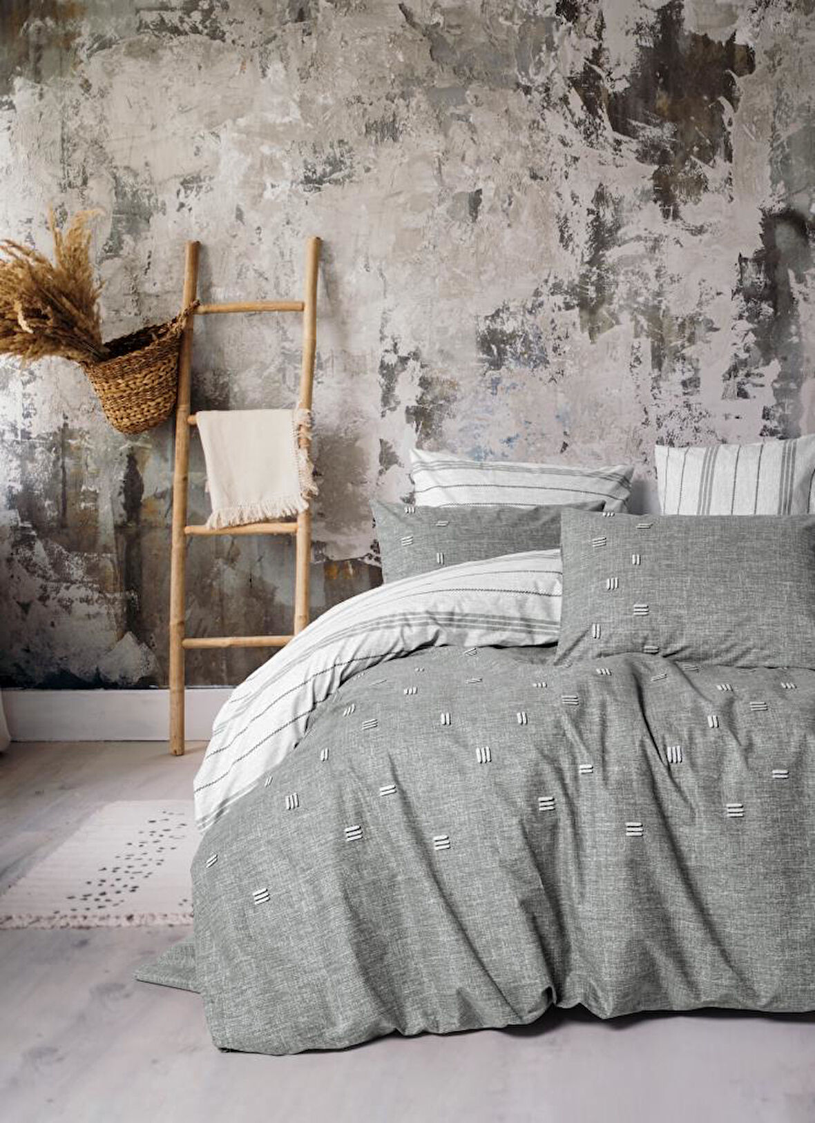 Klein Nakışlı Çift Kişilik Nev Takımı Patara Gri