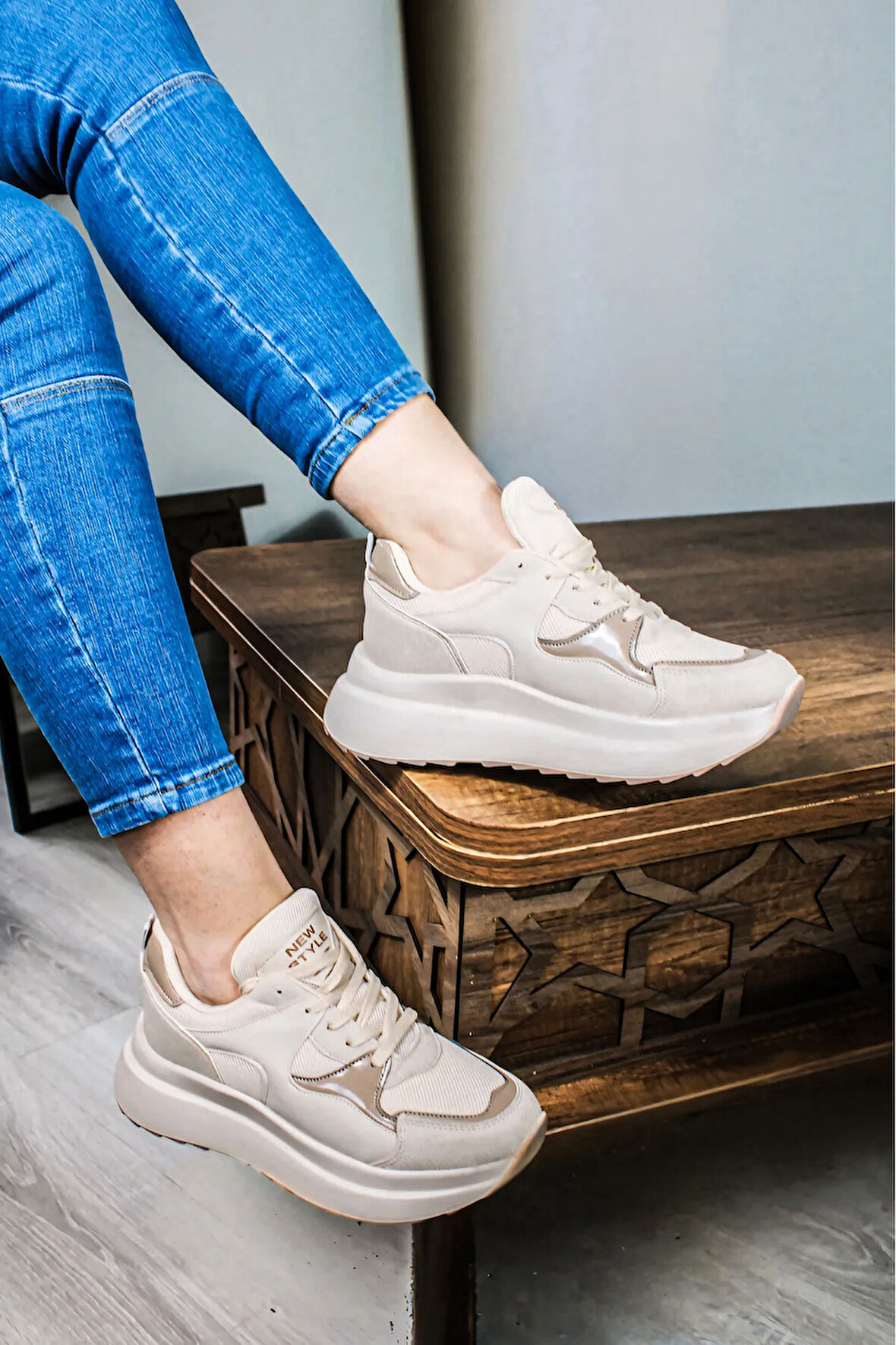 Triko Detaylı Kalın Taban Rahat Kalıp Bağcıklı Kadın Beyaz Sneaker