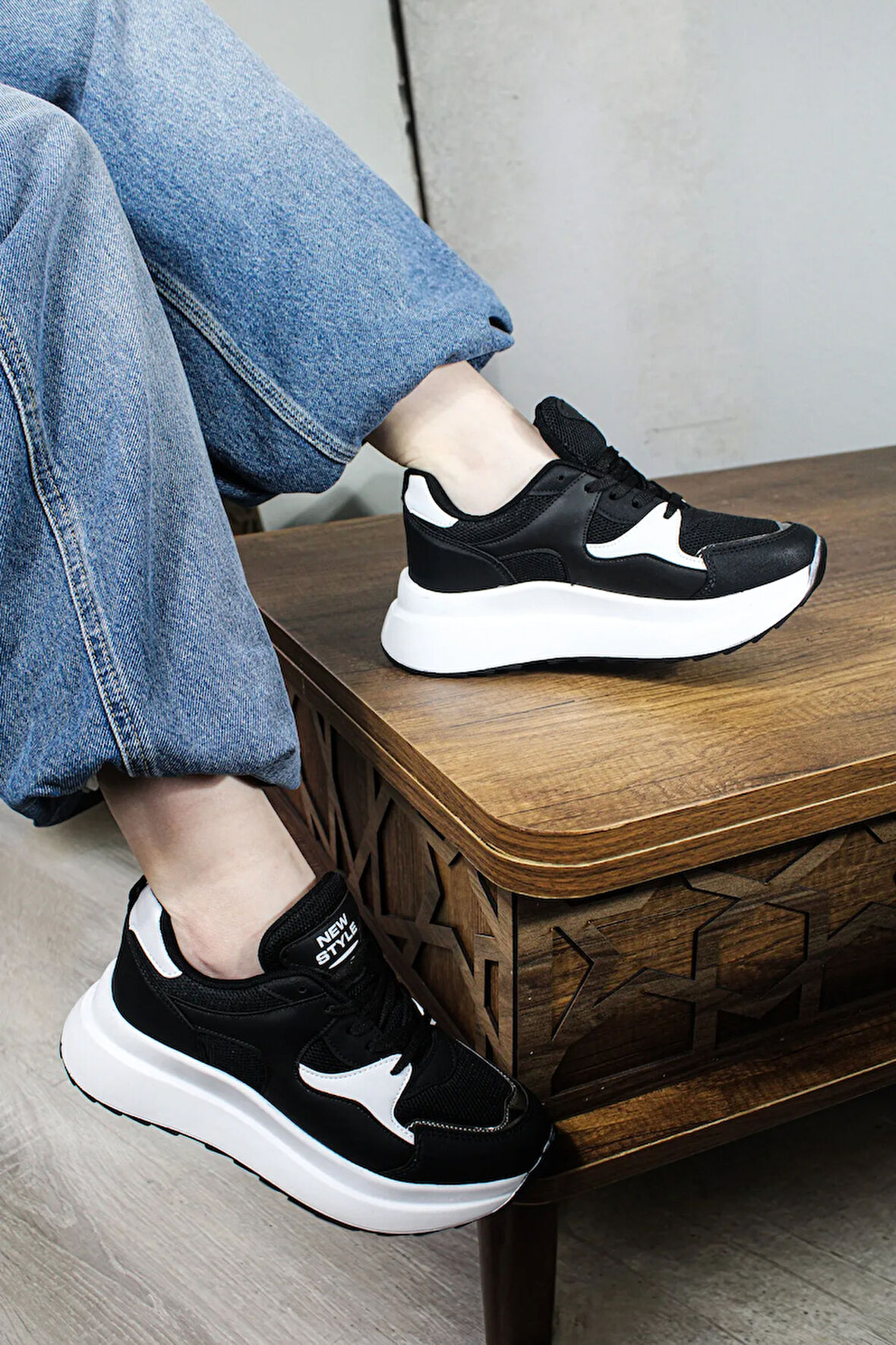 Triko Detaylı Kalın Taban Rahat Kalıp Bağcıklı Kadın Beyaz Sneaker