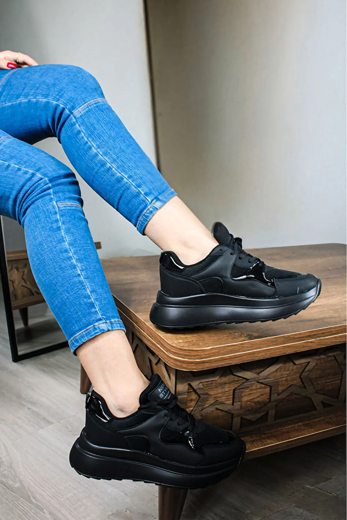 Triko Detaylı Kalın Taban Rahat Kalıp Bağcıklı Kadın Beyaz Sneaker