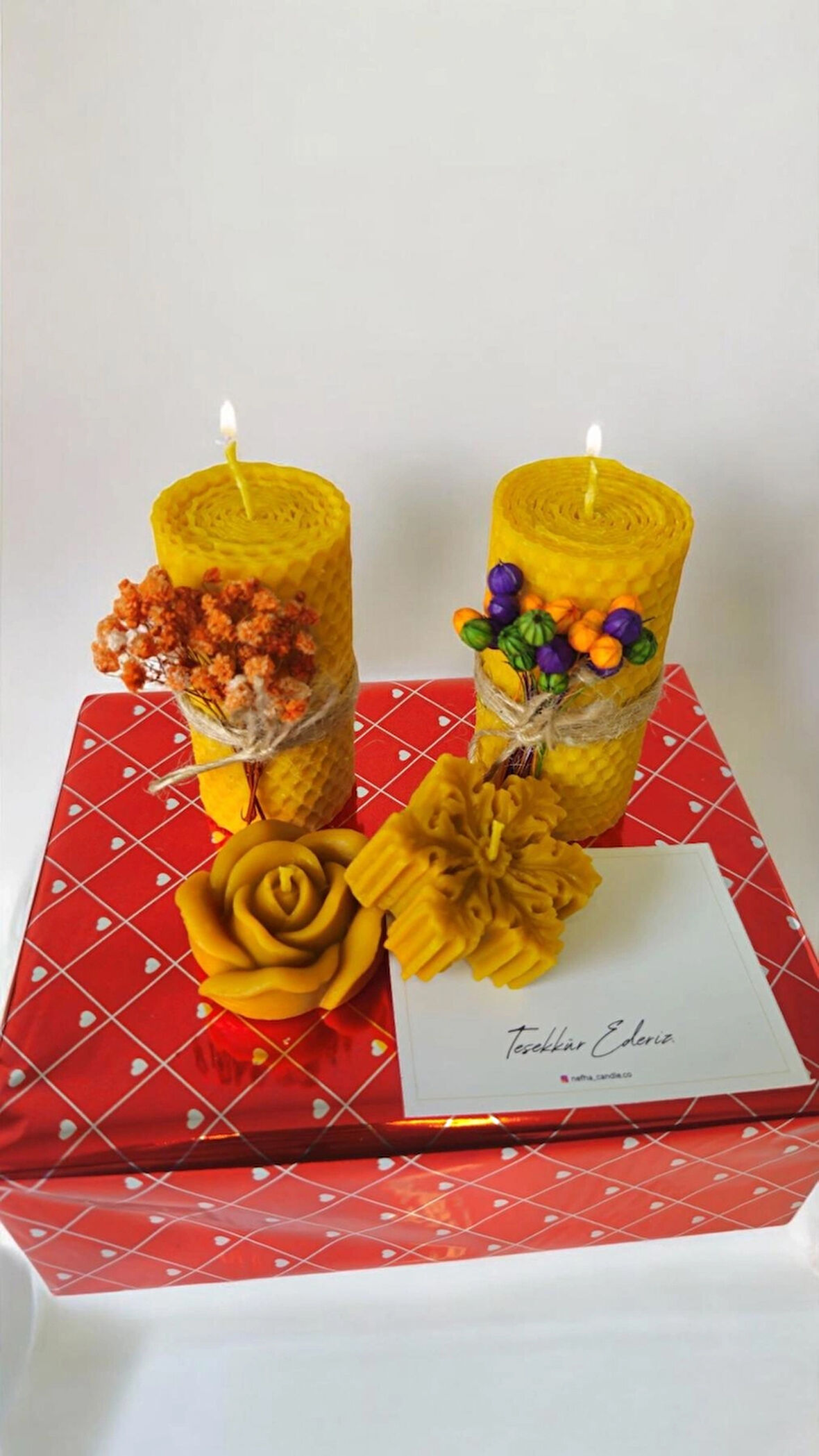 Nefha Candle KARTENESİ VE GÜL FİGÜRLÜ SARMA BALMUMU SET MUM