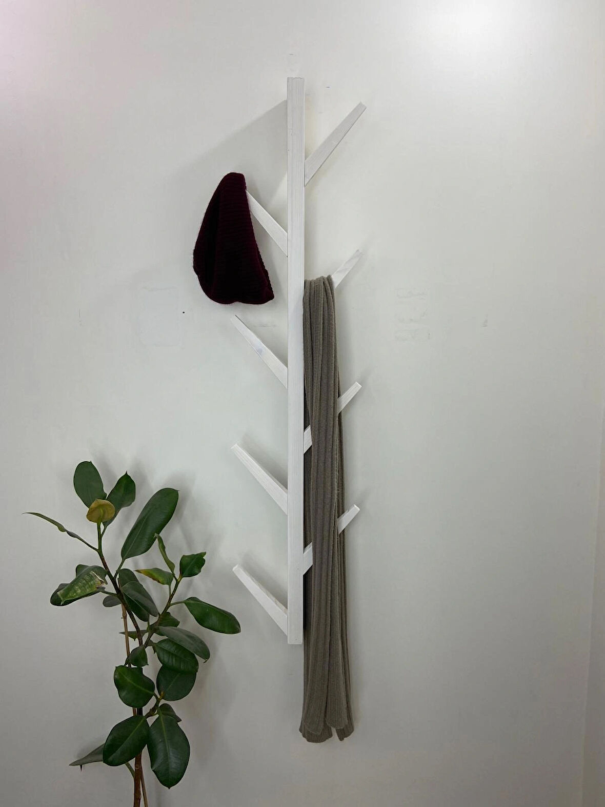 O&A Wood Doğal Ahşap Vestiyer, Dekoratif 8 Askılı Portmanto,  Beyaz