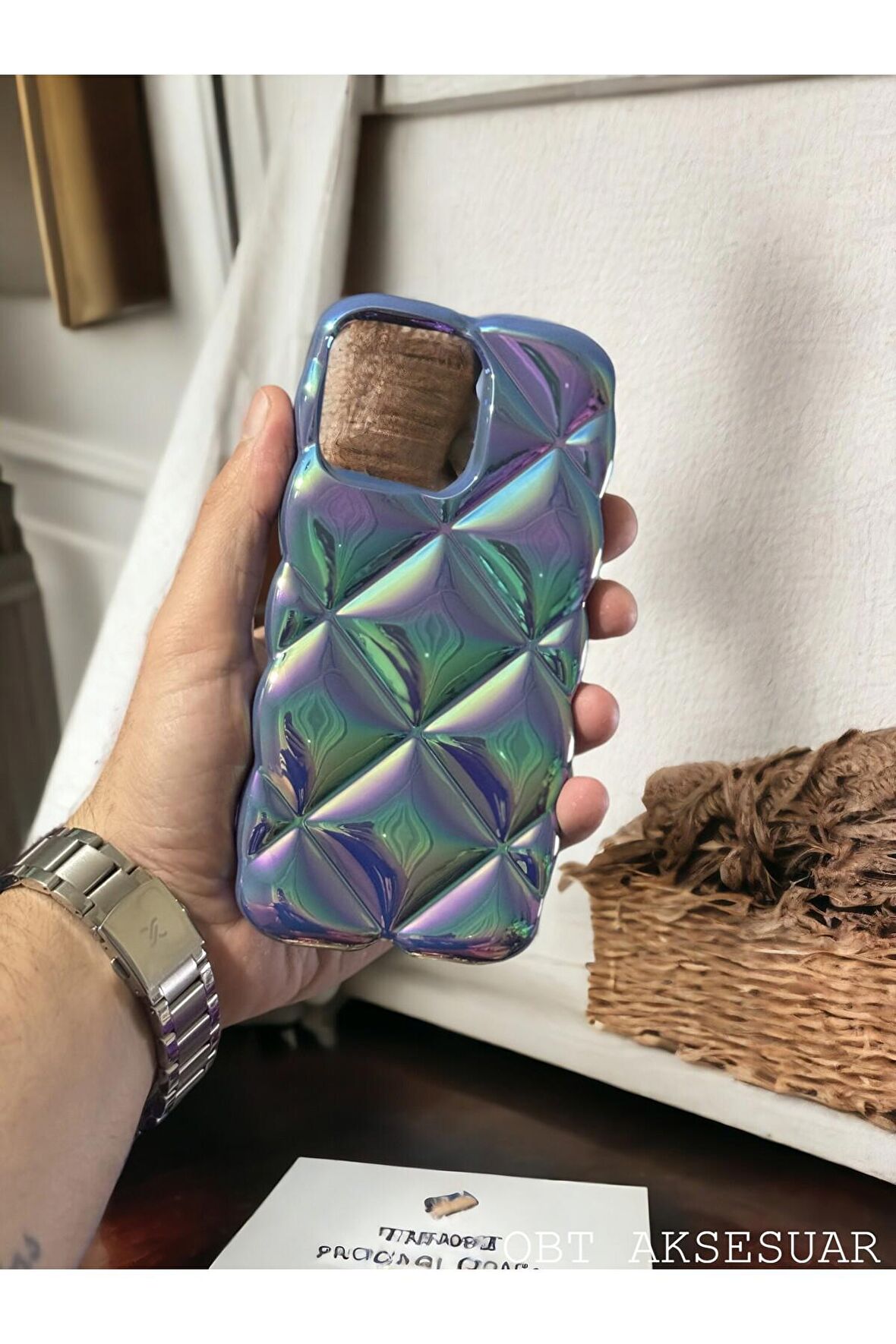 iPhone 15 Pro Uyumlu Geometrik Dilimli Hologramlı Baklava Şişme Puf Koruyucu Kapak Kılıf