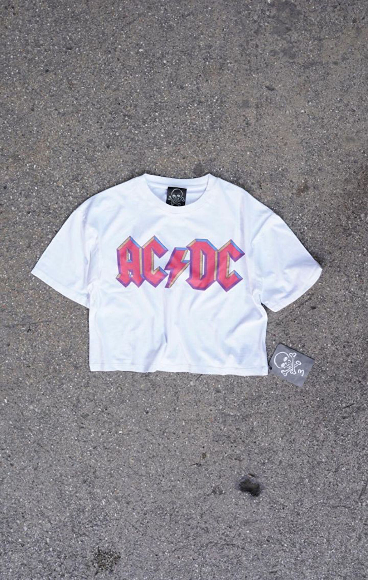 AC/CD Beyaz Crop Pembe Baskılı T-shirt