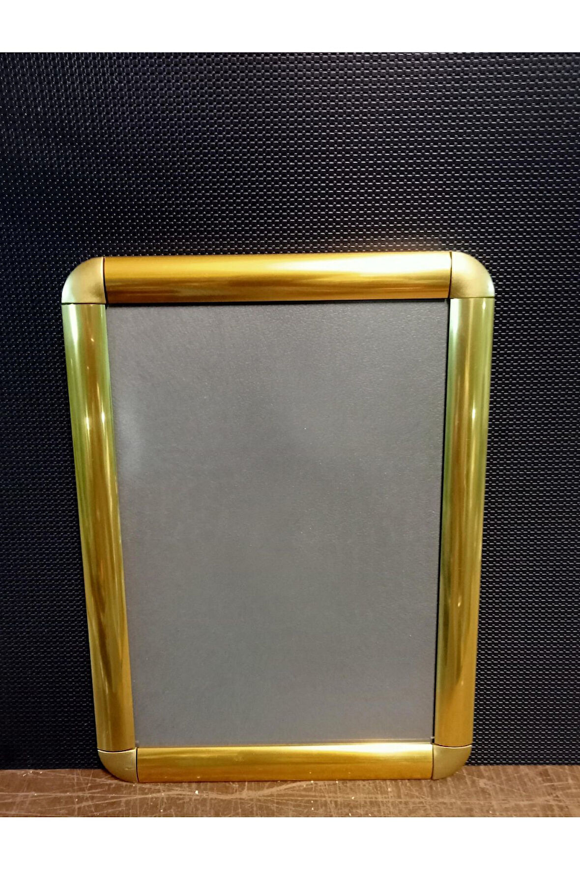 A4 Sarı Alüminyum Çerçeve Rondo Köşe Aç Kapa Açılır Kapanır