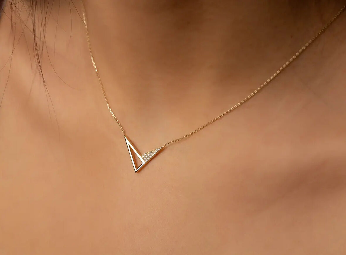 Altın Üçgen Kolye