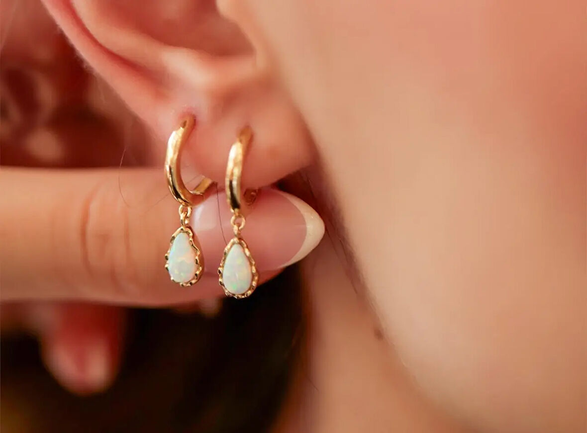 Altın Opal Küpe