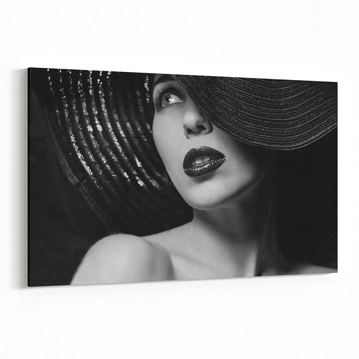 Olla 16828Y Model / Manken Görseli Yatay Kanvas Tablo (Ölçü: 150X100)